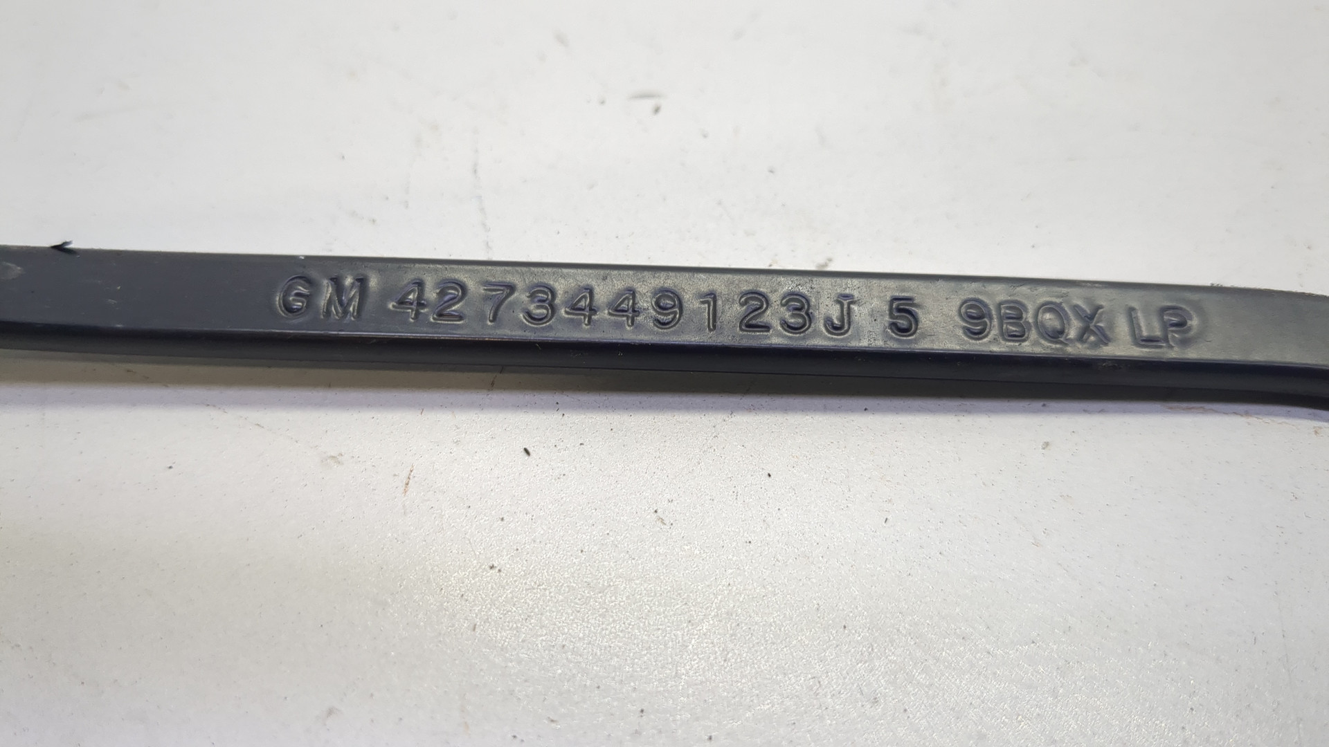 Поводок стеклоочистителя передний правый