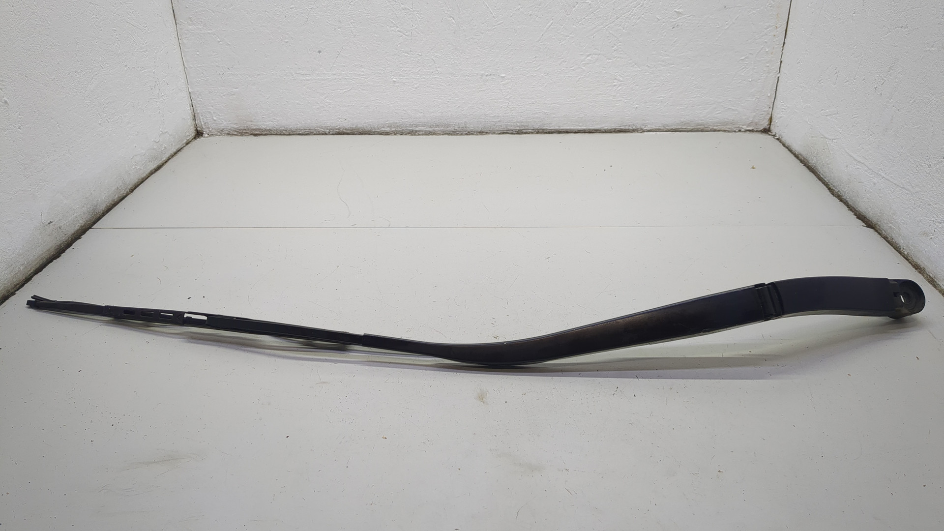 Поводок стеклоочистителя передний правый