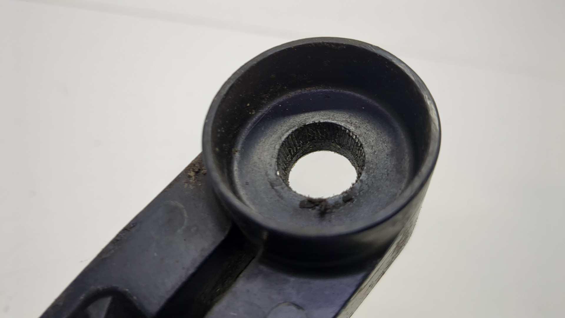 Поводок стеклоочистителя передний правый