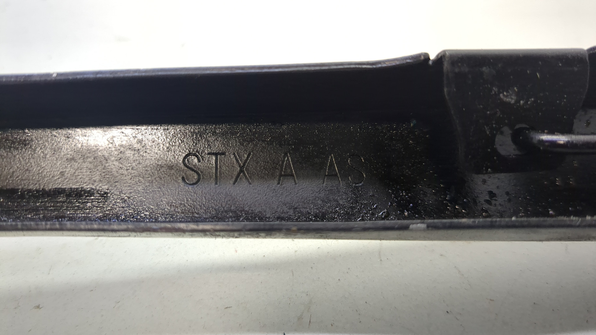 Поводок стеклоочистителя передний правый