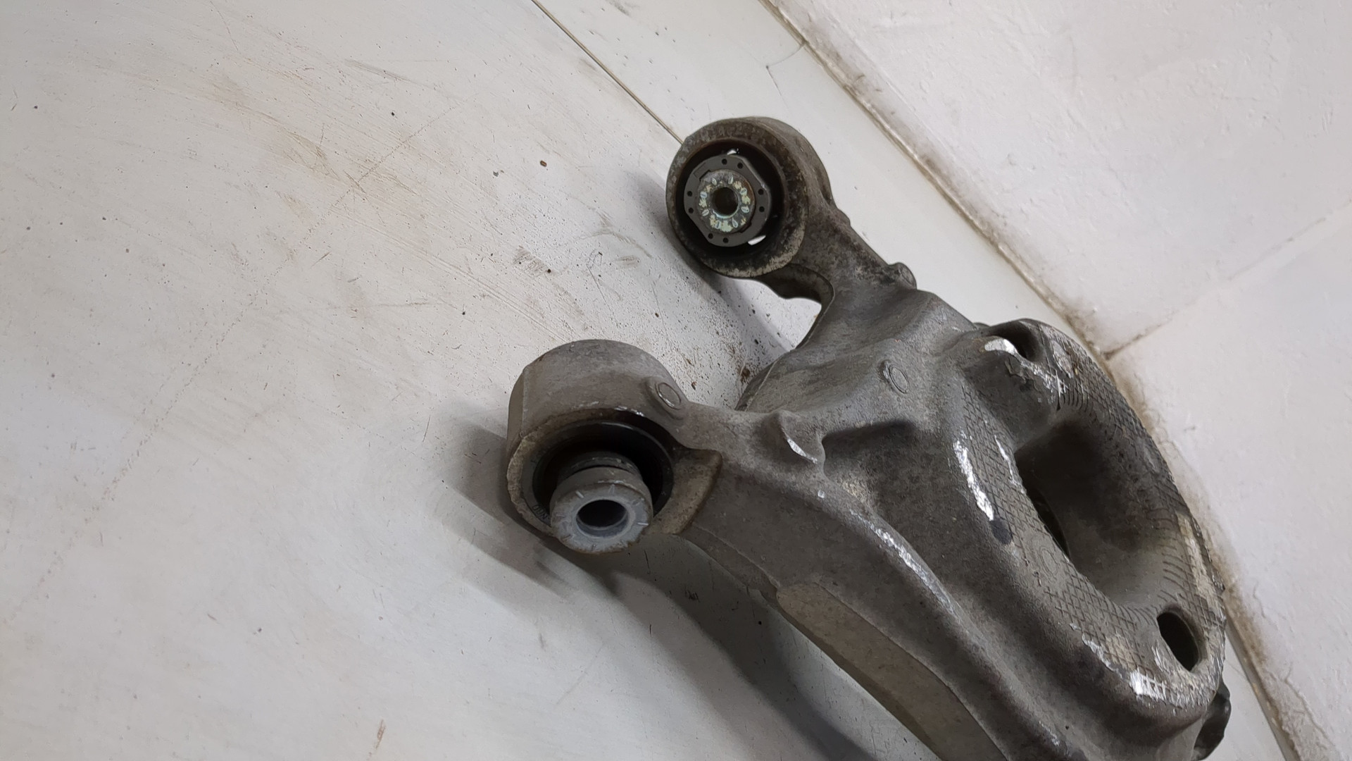 Рычаг задний левый