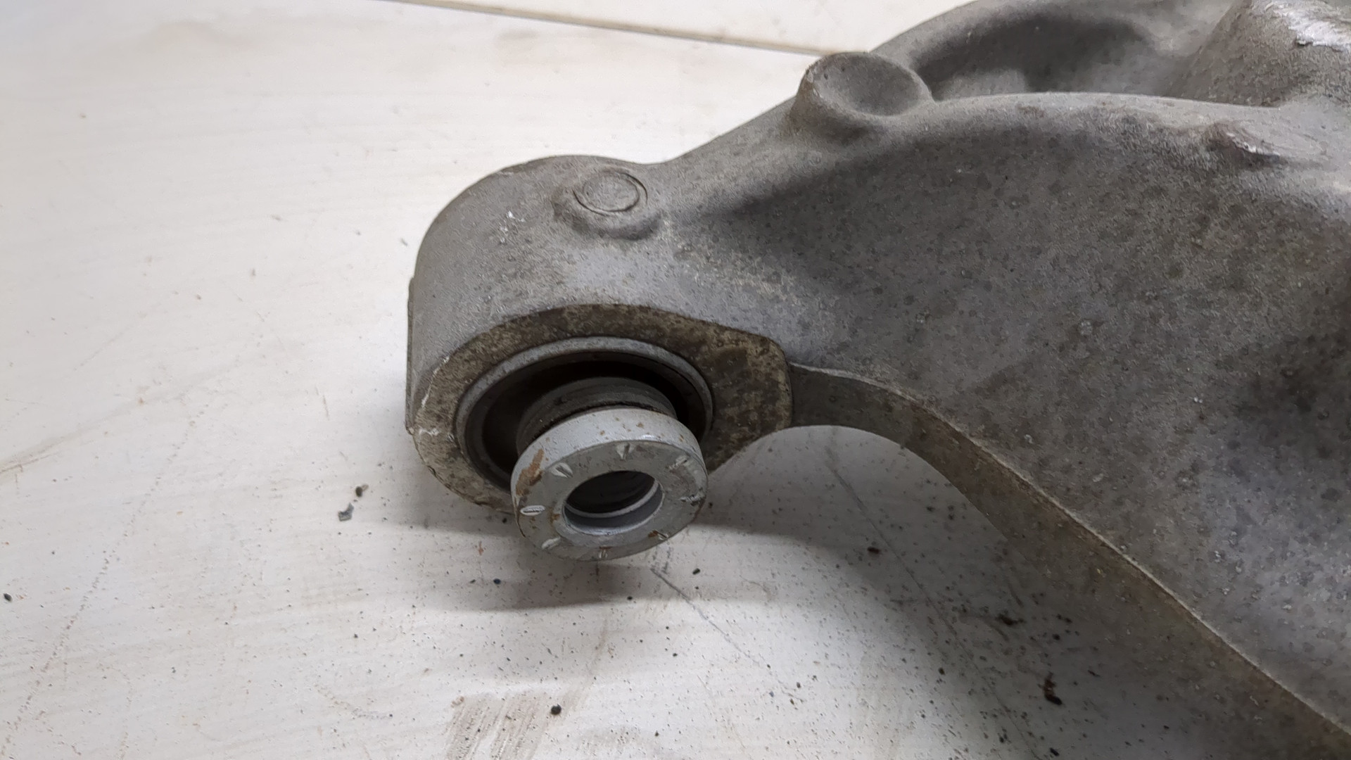 Рычаг задний правый