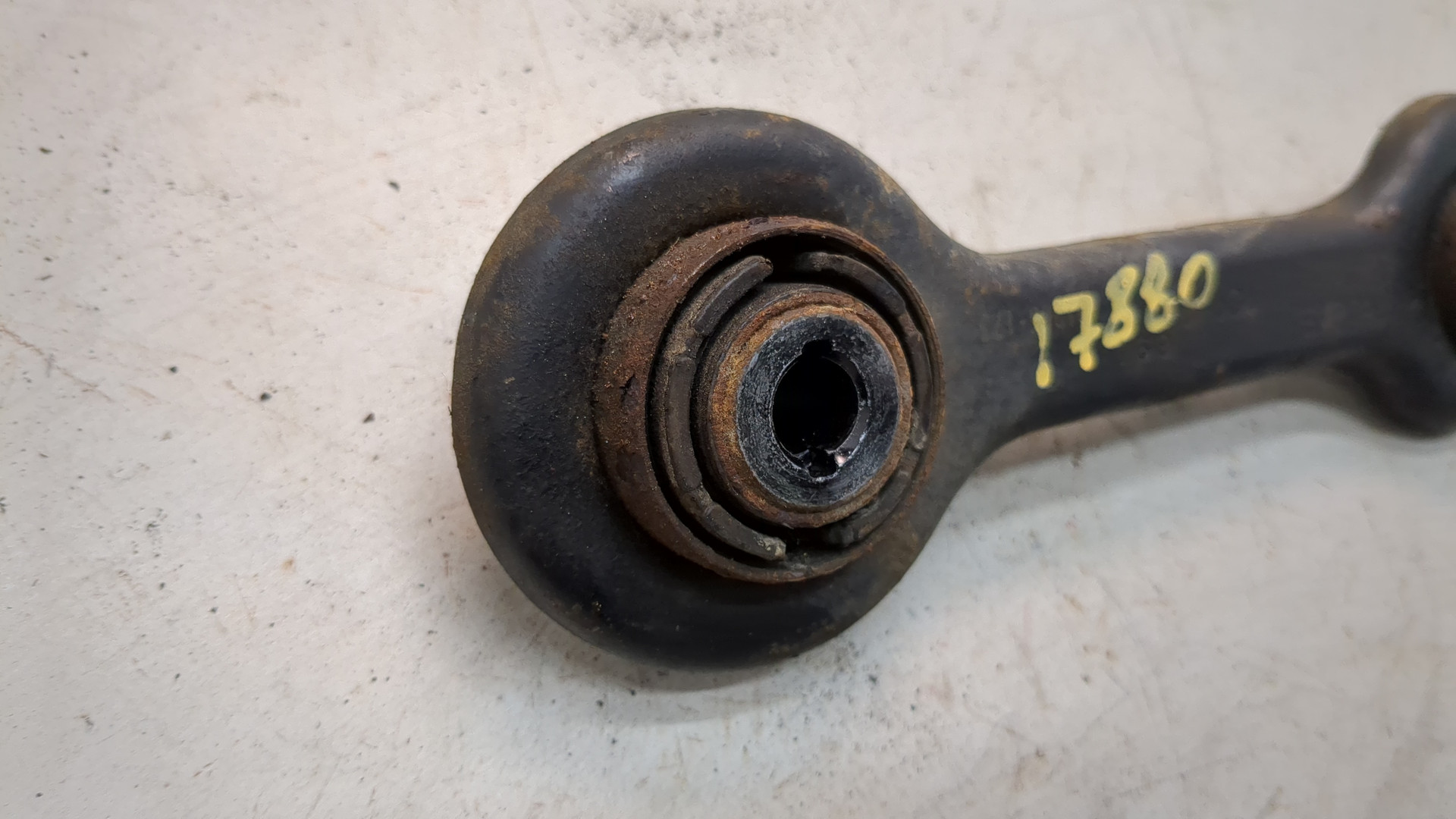 Рычаг задний