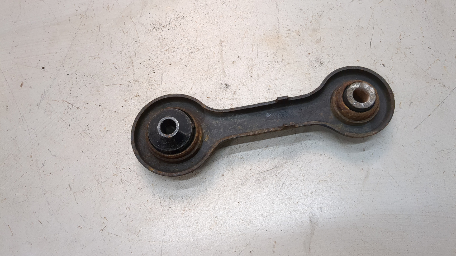 Рычаг задний