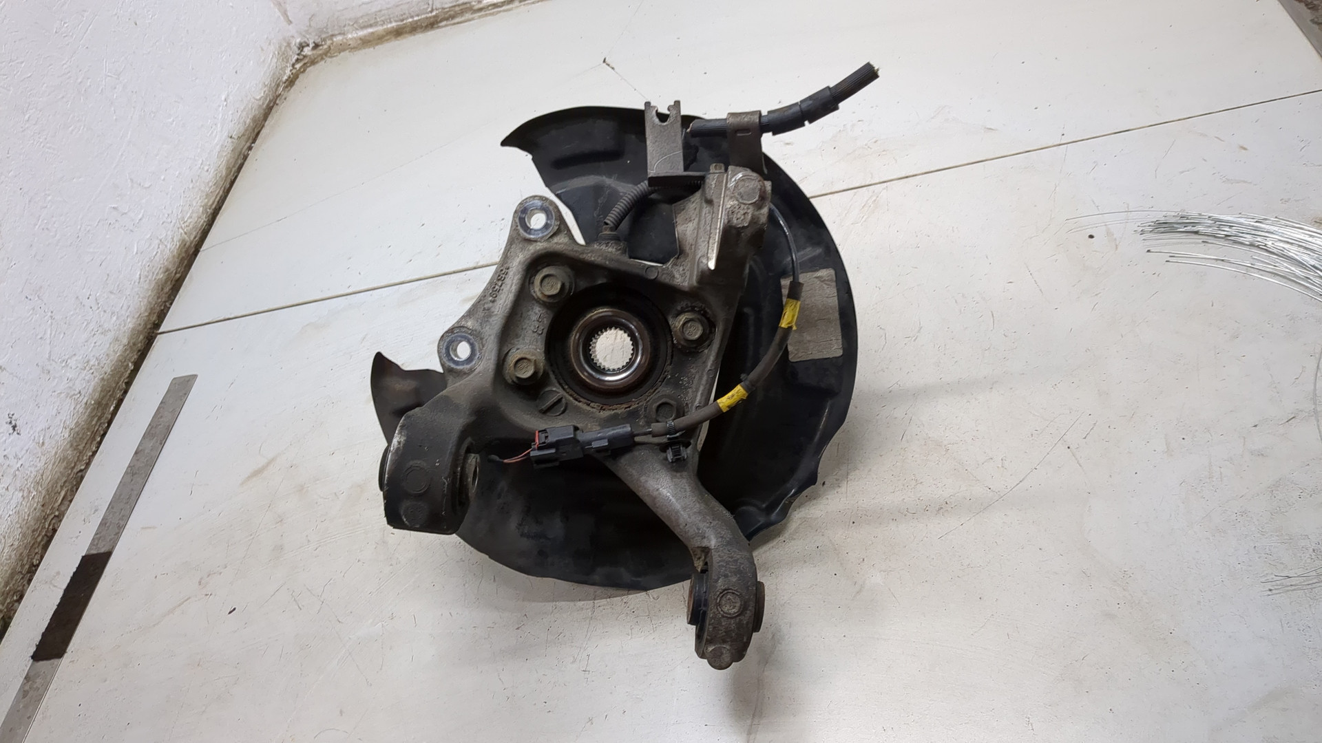 Кулак поворотный задний левый