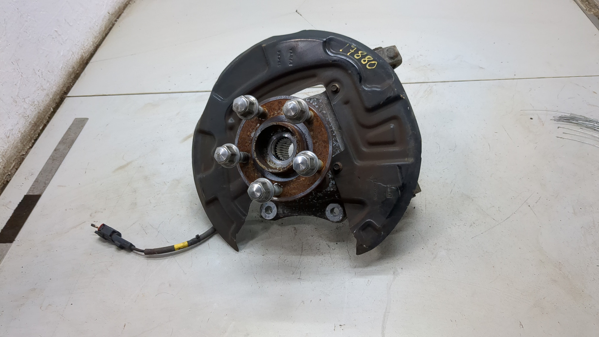 Кулак поворотный задний правый