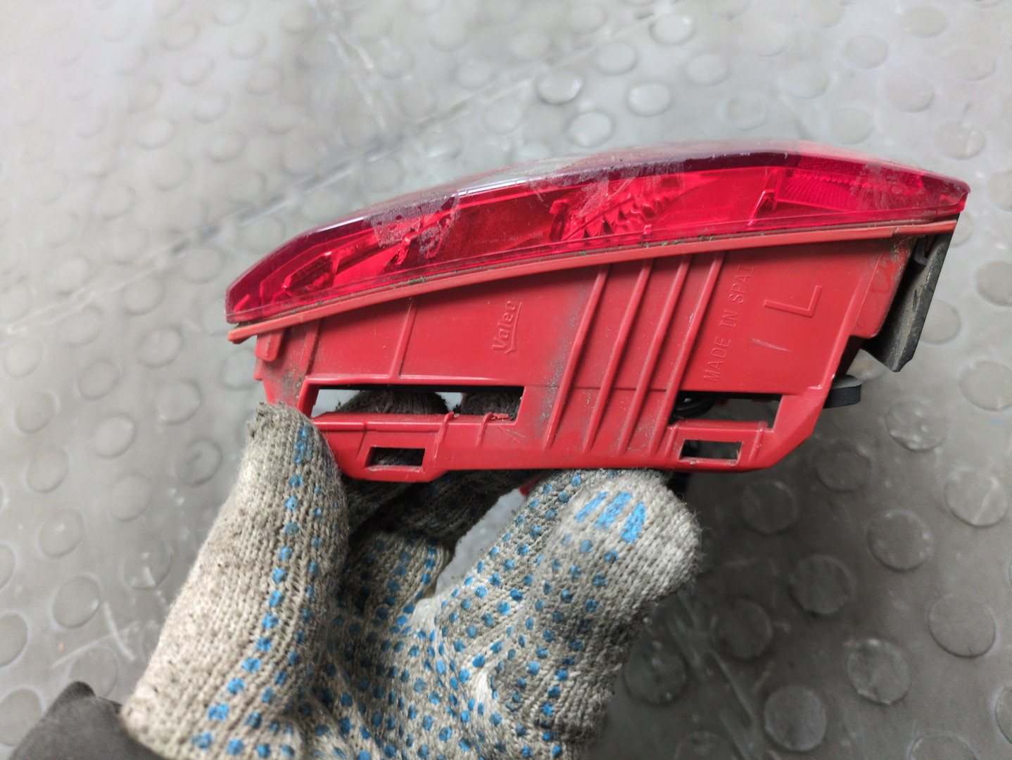 Фонарь задний внутренний левый