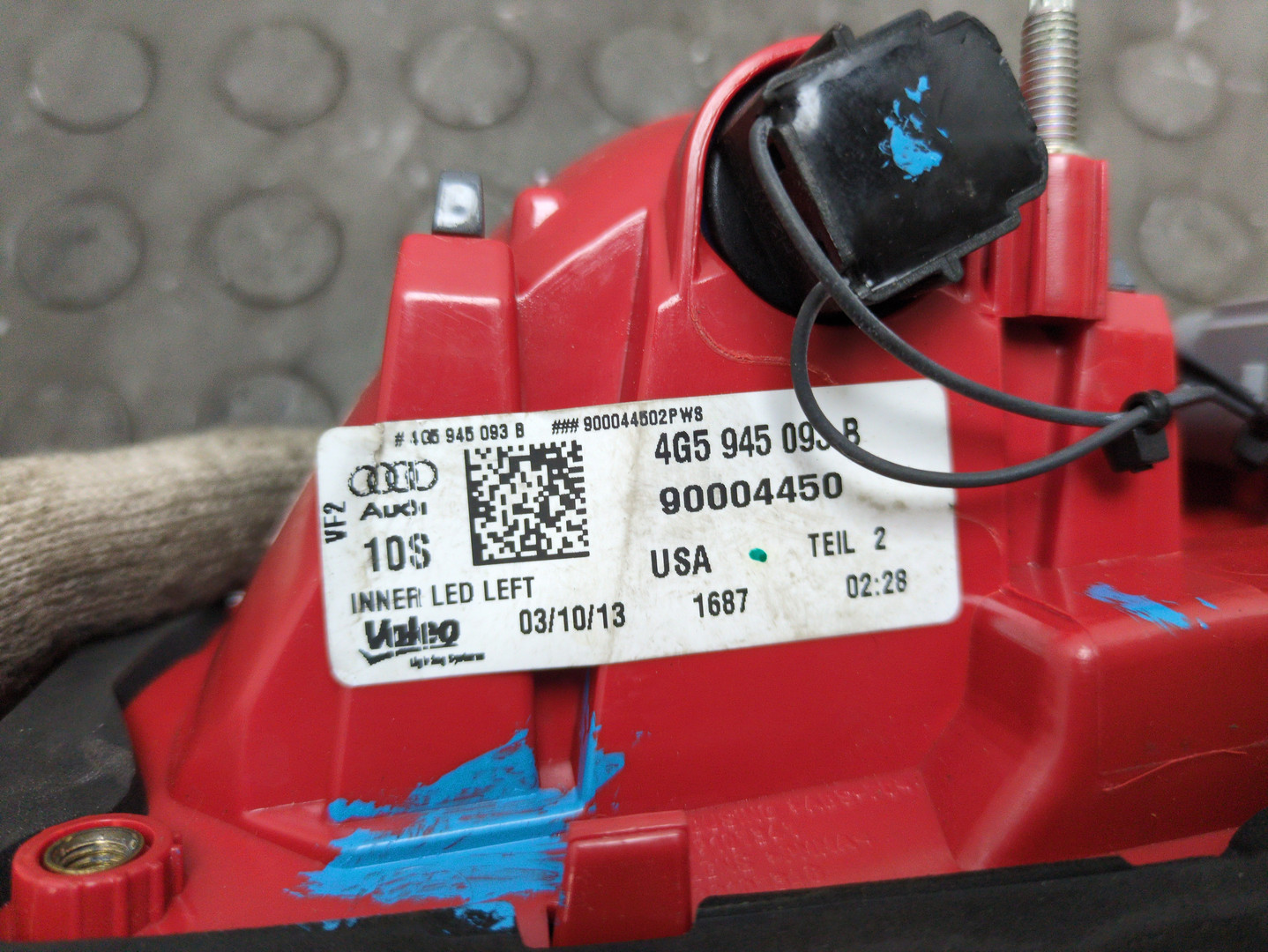 Фонарь задний внутренний левый