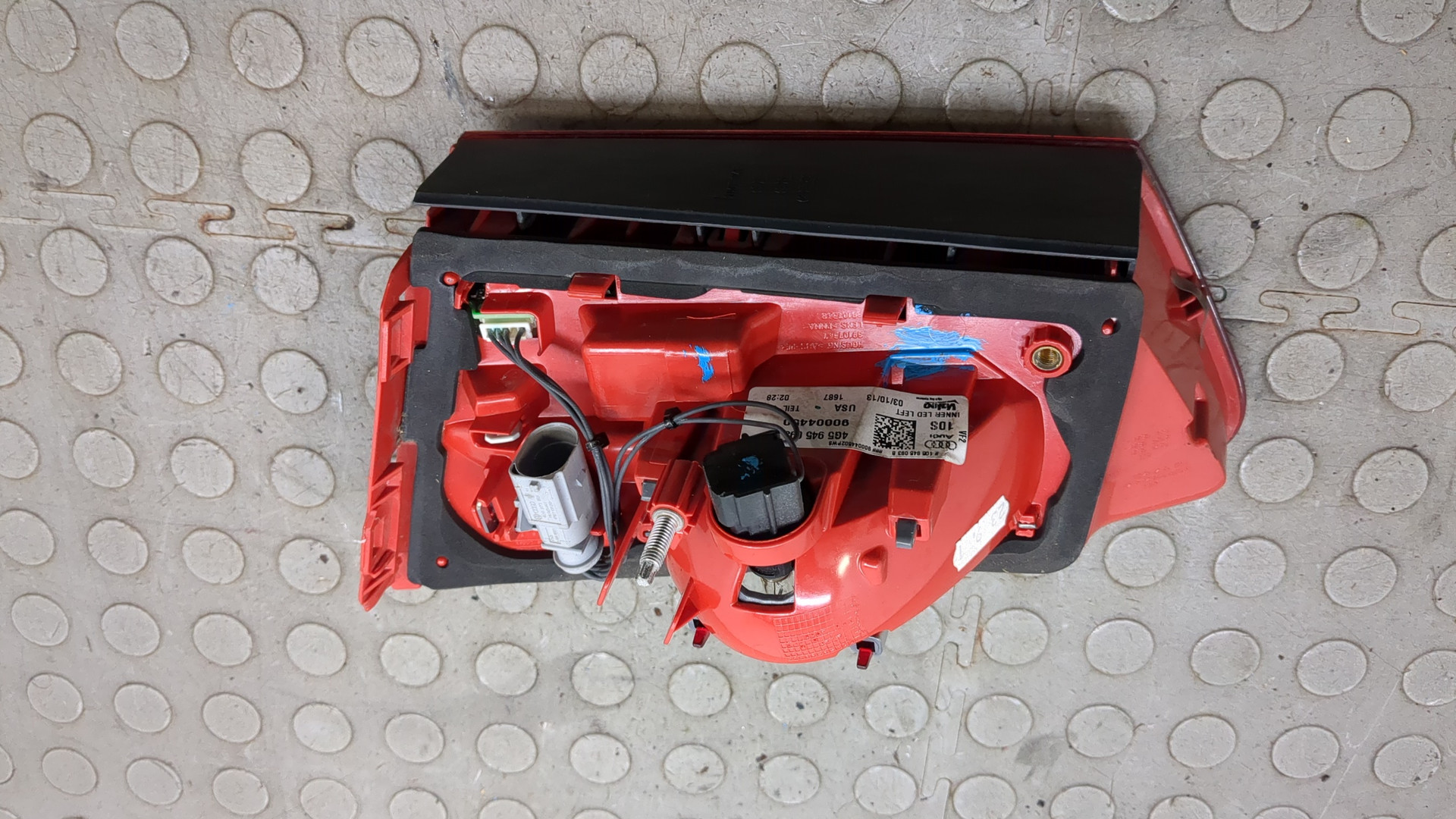 Фонарь задний внутренний левый