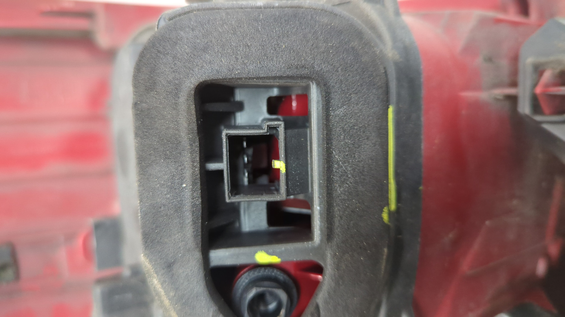 Фонарь задний левый