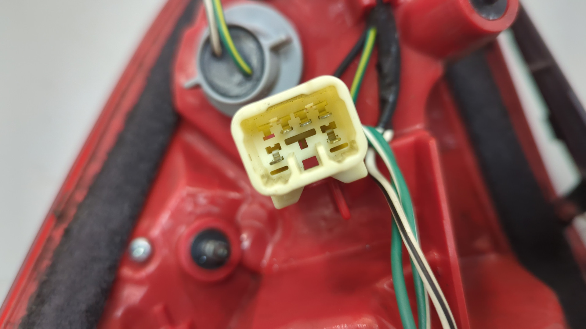 Фонарь задний левый