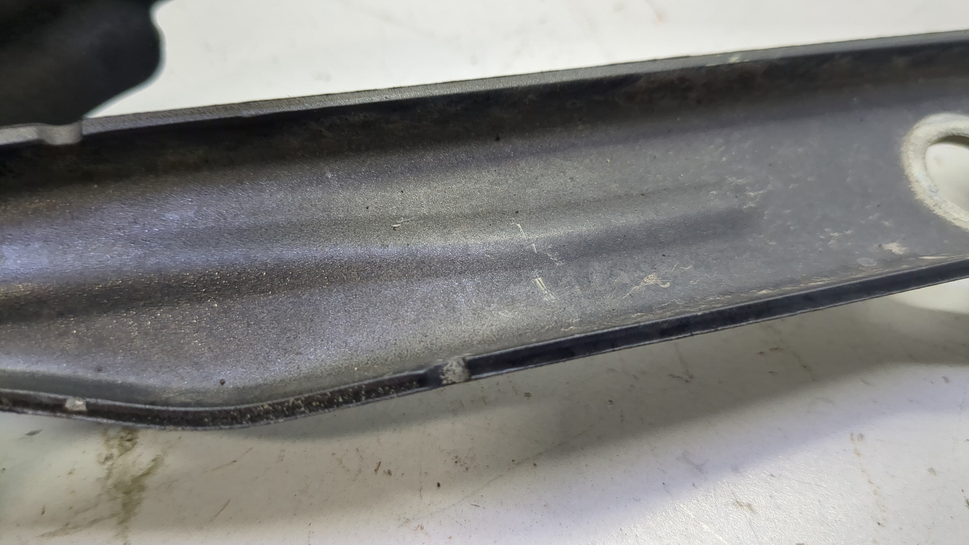 Петля капота правая