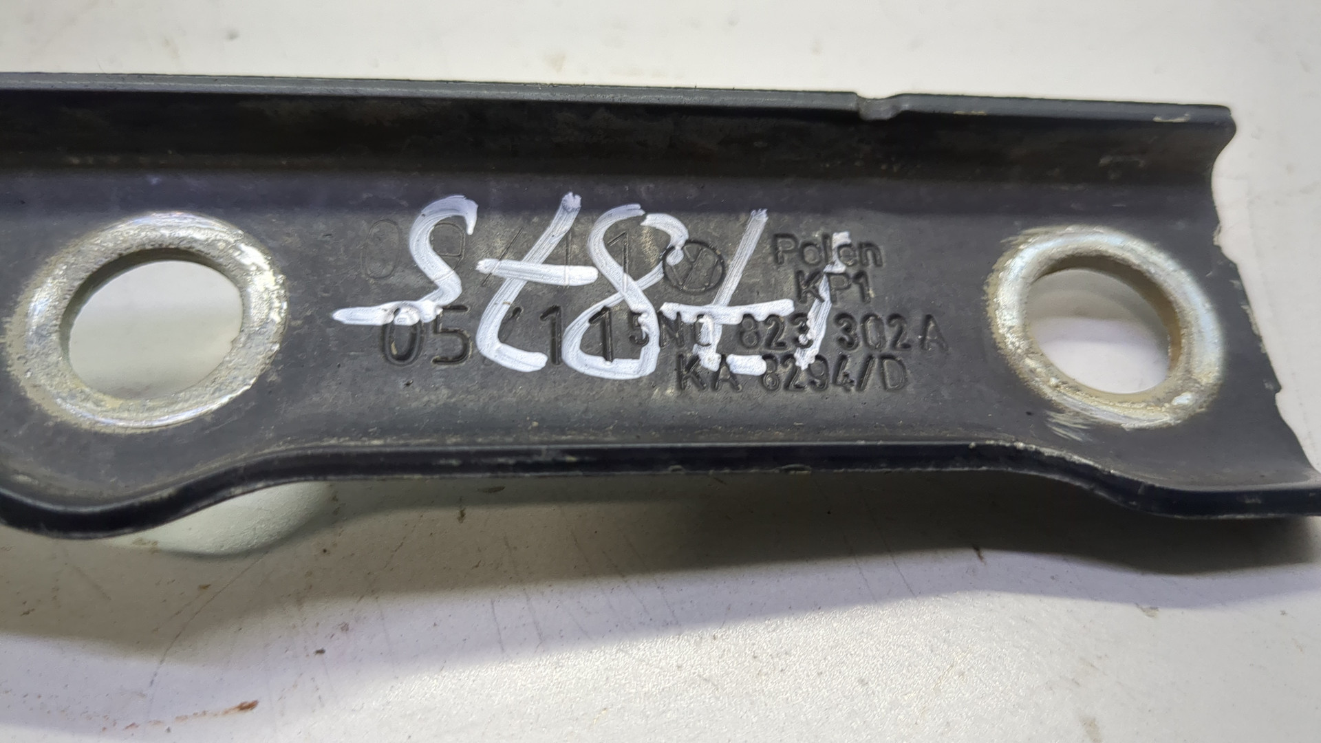 Петля капота правая