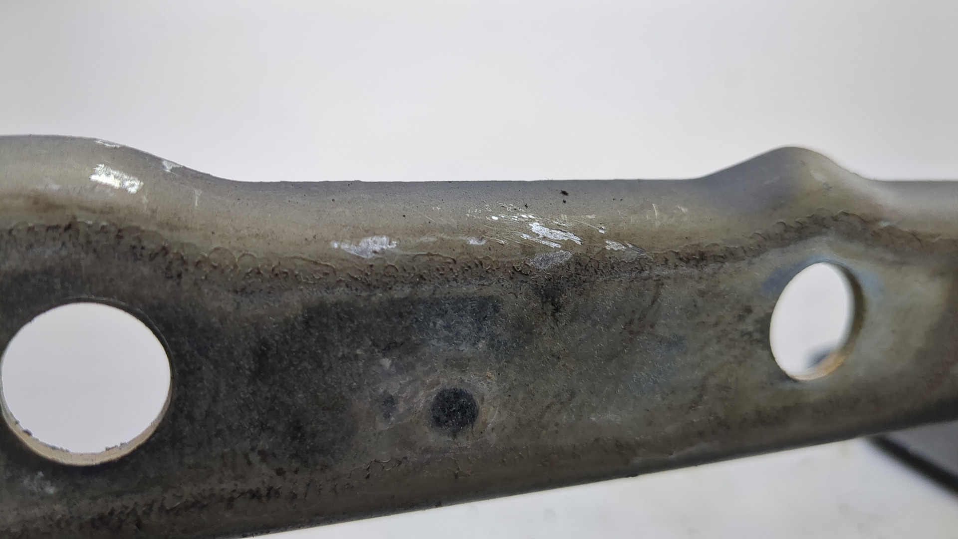 Петля капота левая