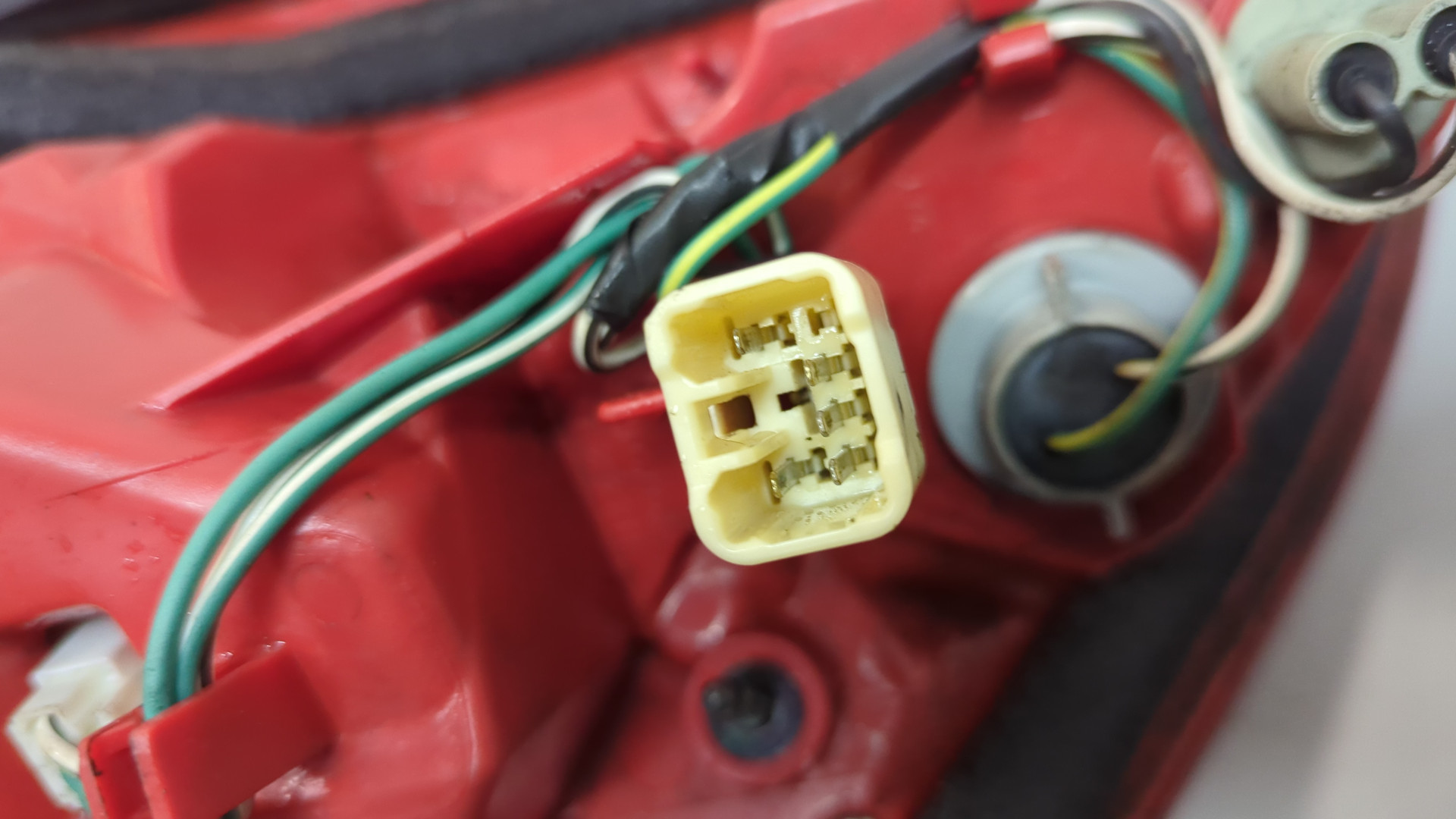 Фонарь задний правый