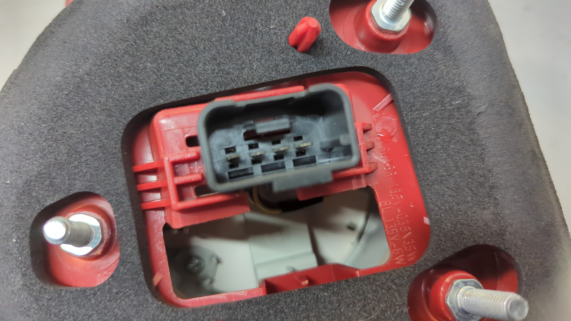 Фонарь задний левый