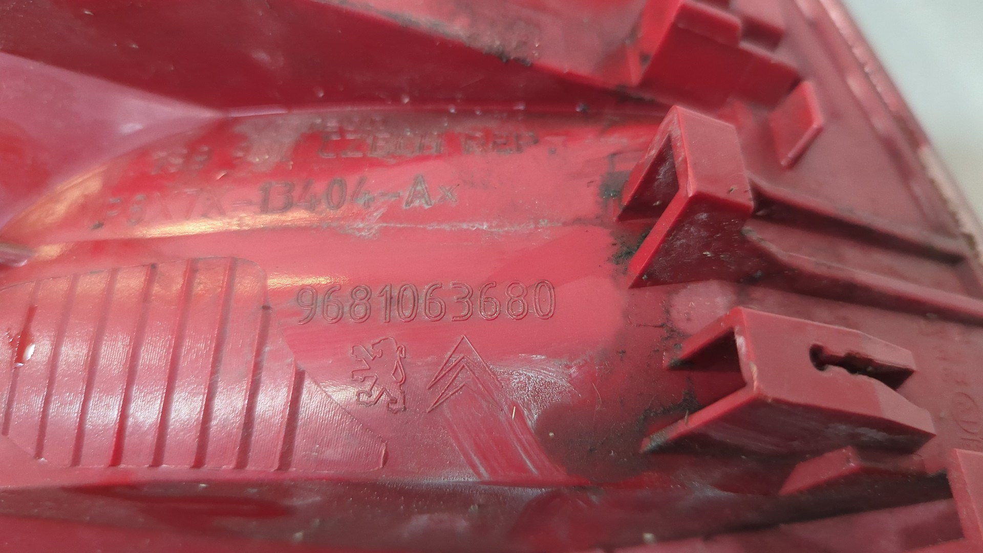 Фонарь задний правый