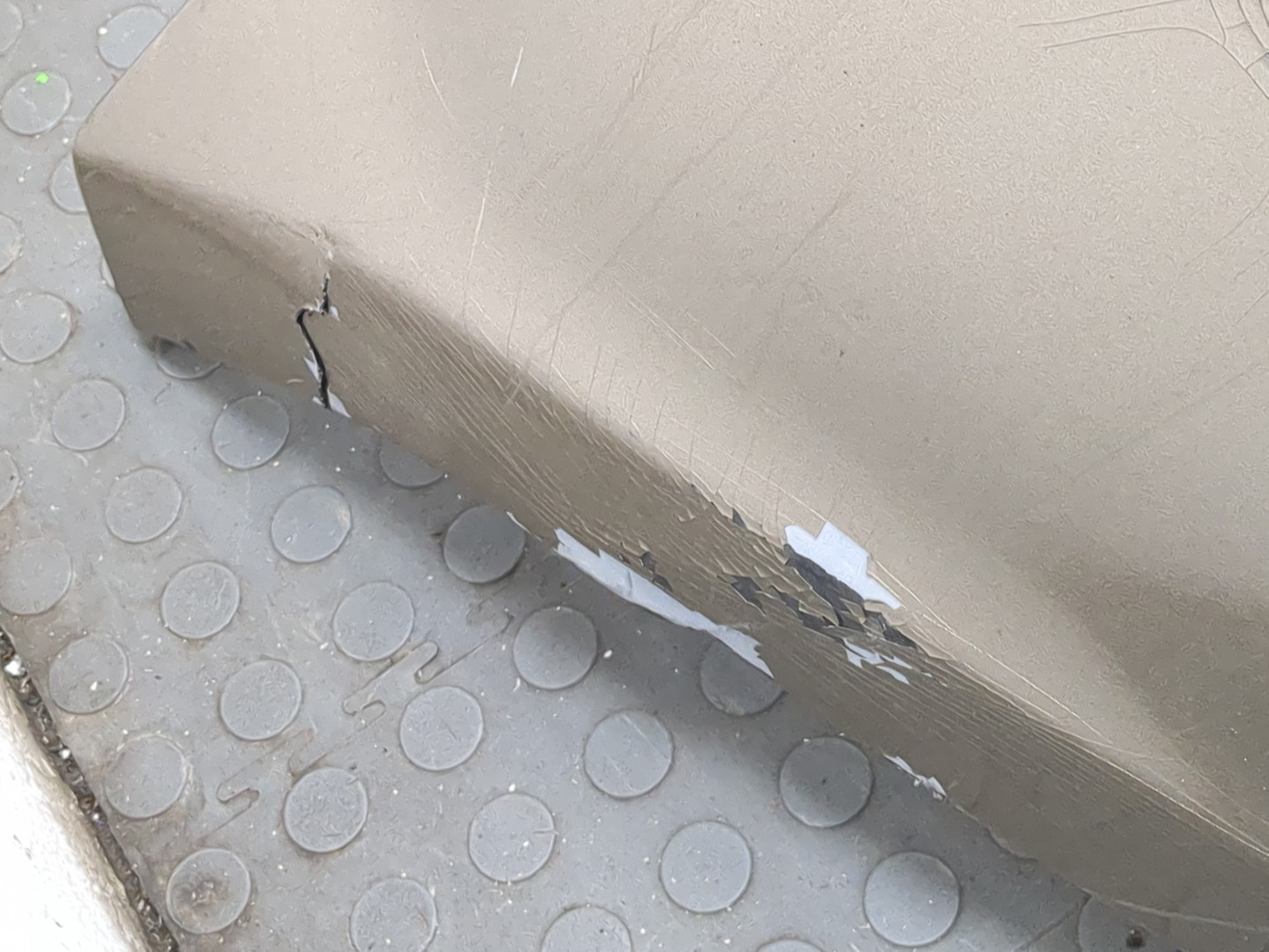 Бампер передний