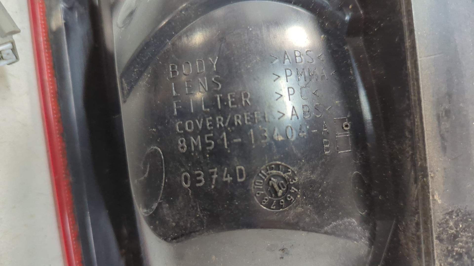 Фонарь задний правый