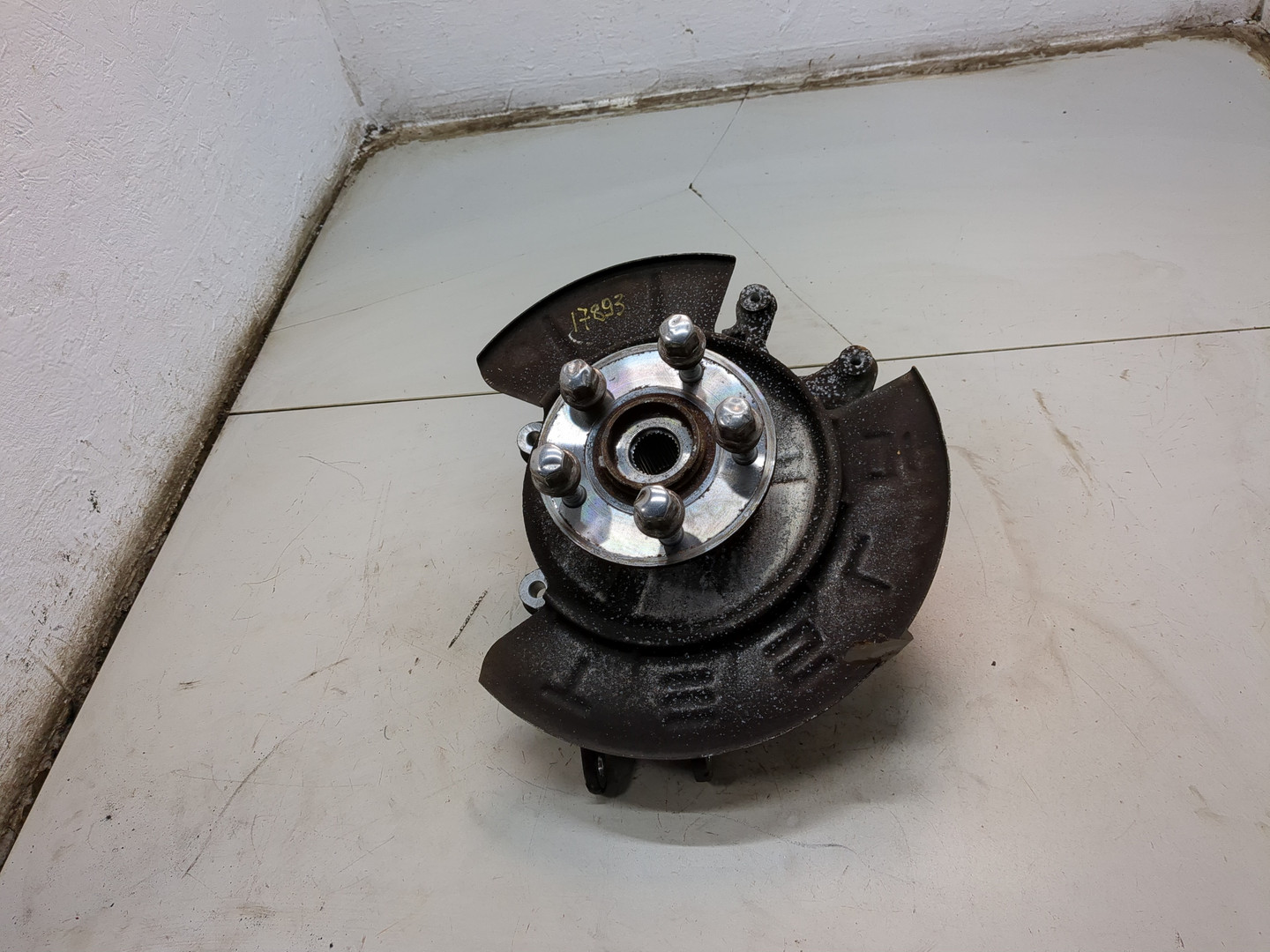 Кулак поворотный задний правый