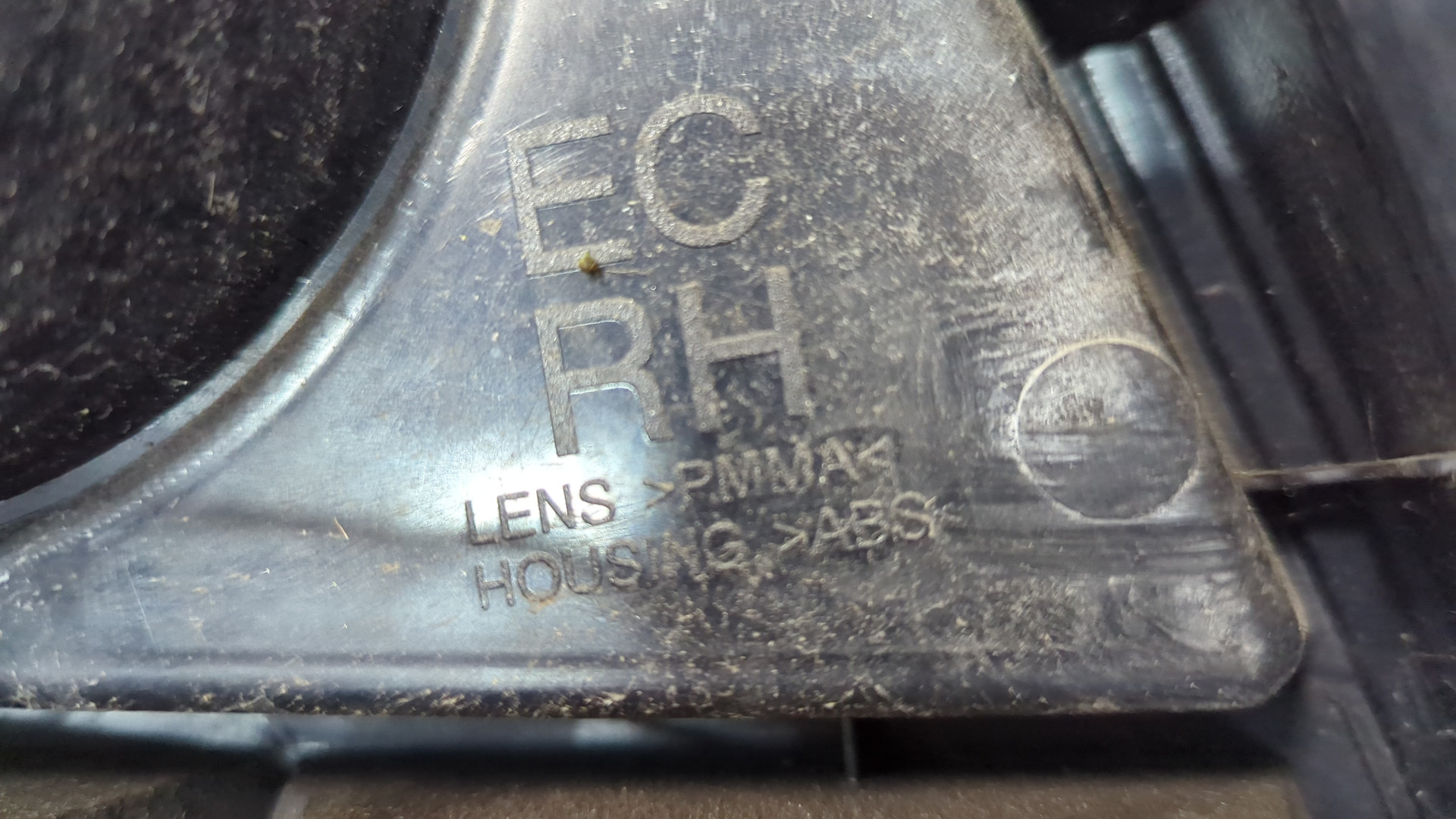 Фонарь задний правый