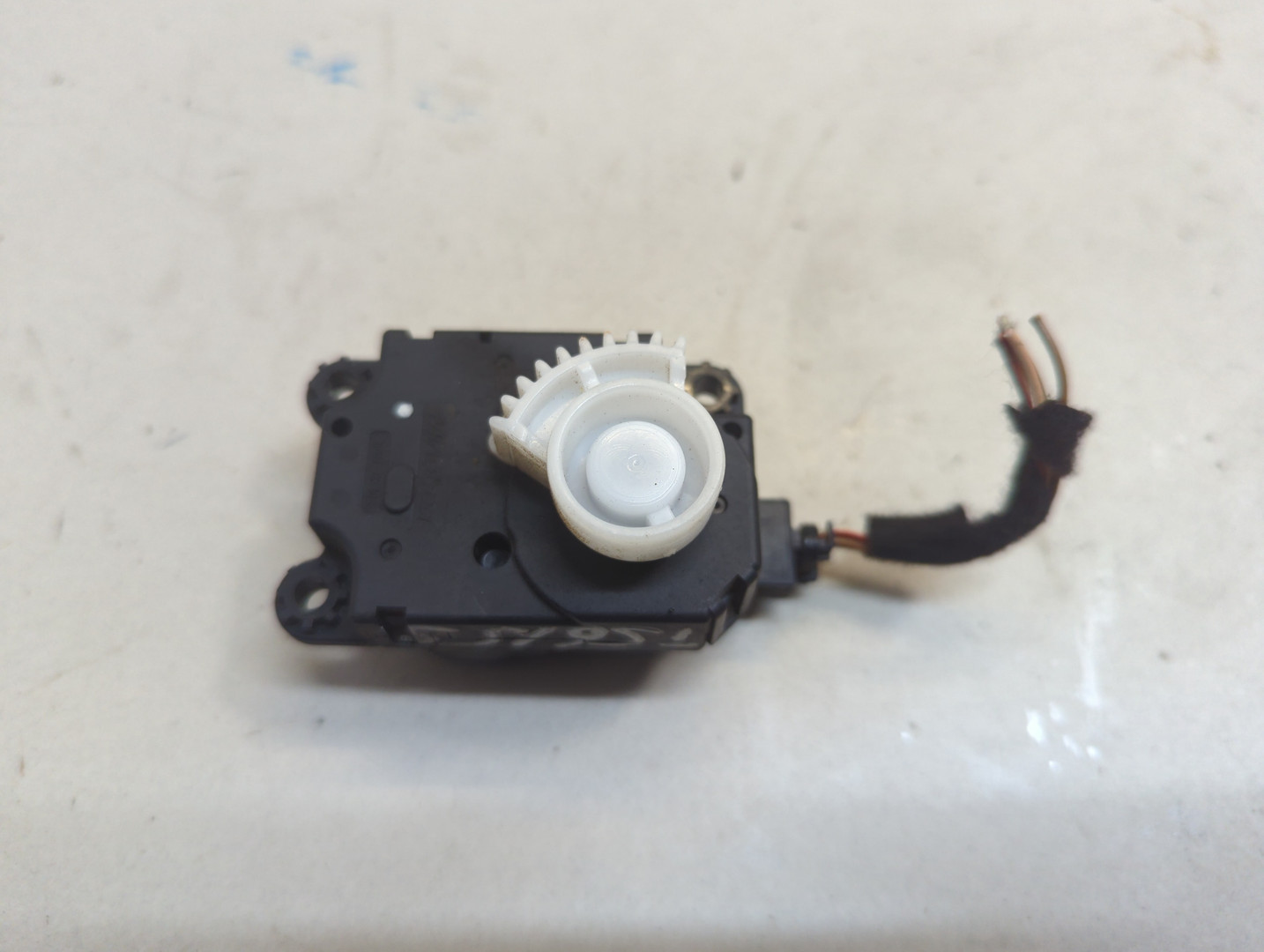 Моторчик заслонки печки