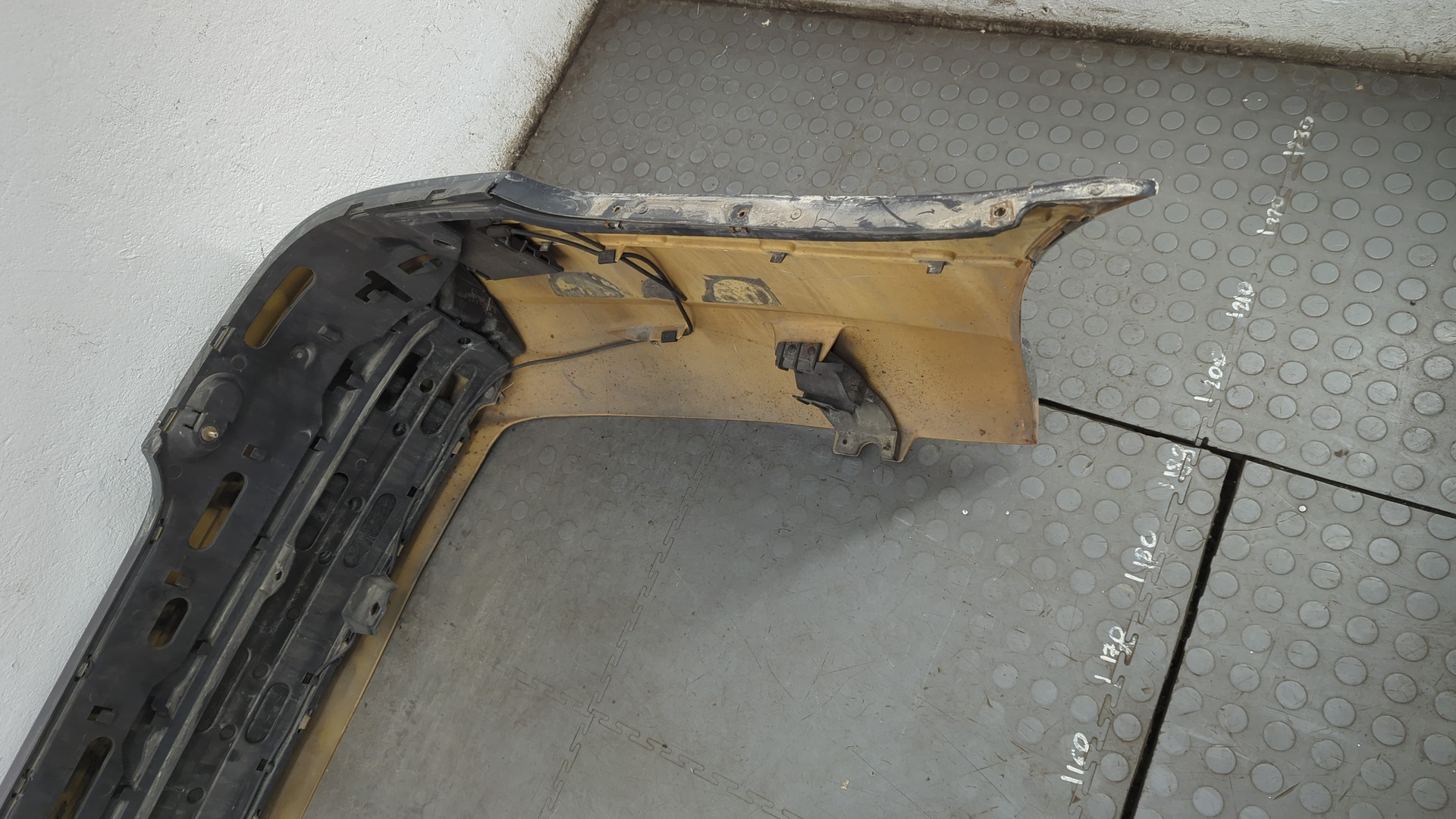 Бампер задний