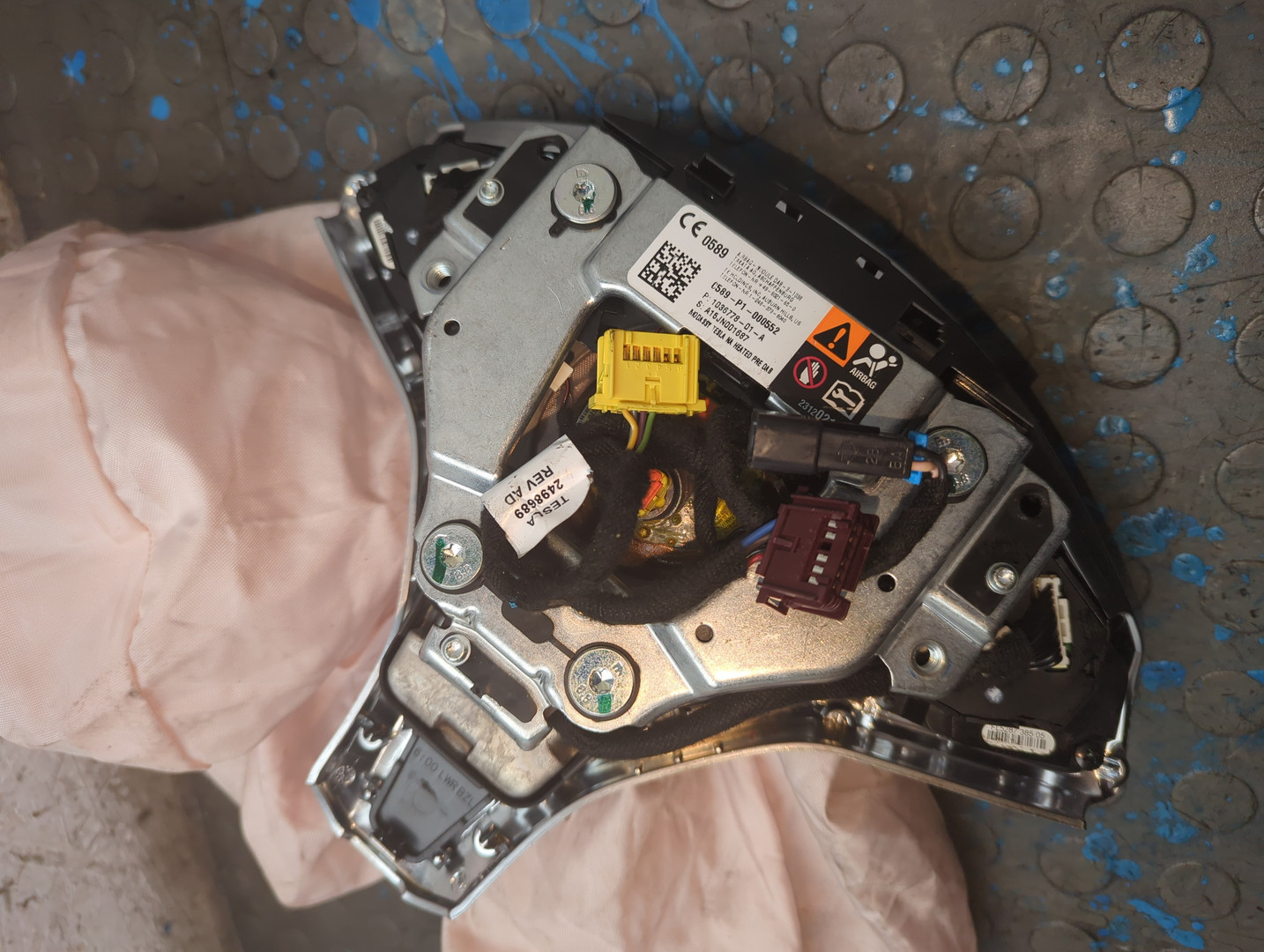 Подушка безопасности в рулевое колесо