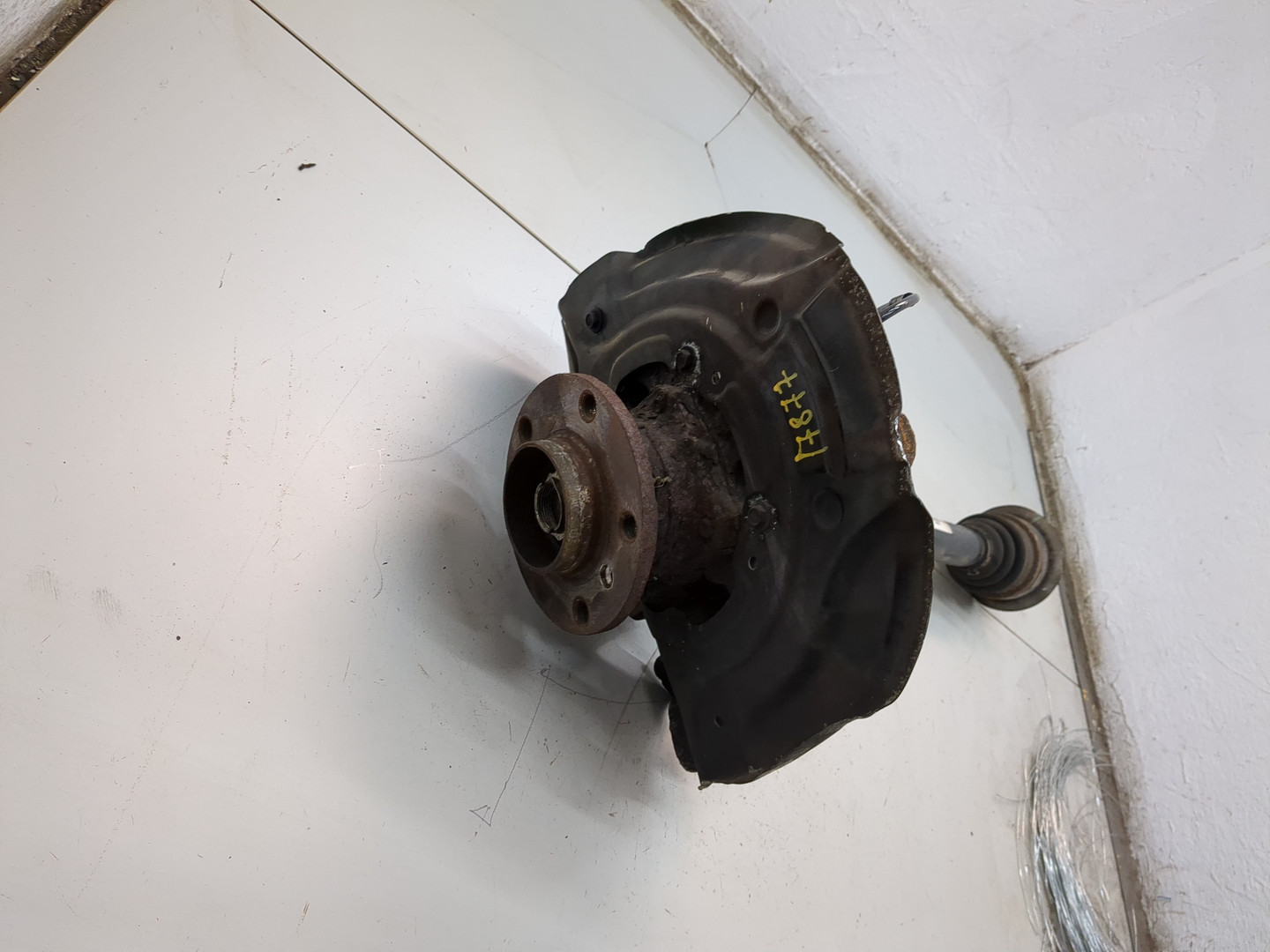 Кулак поворотный задний левый