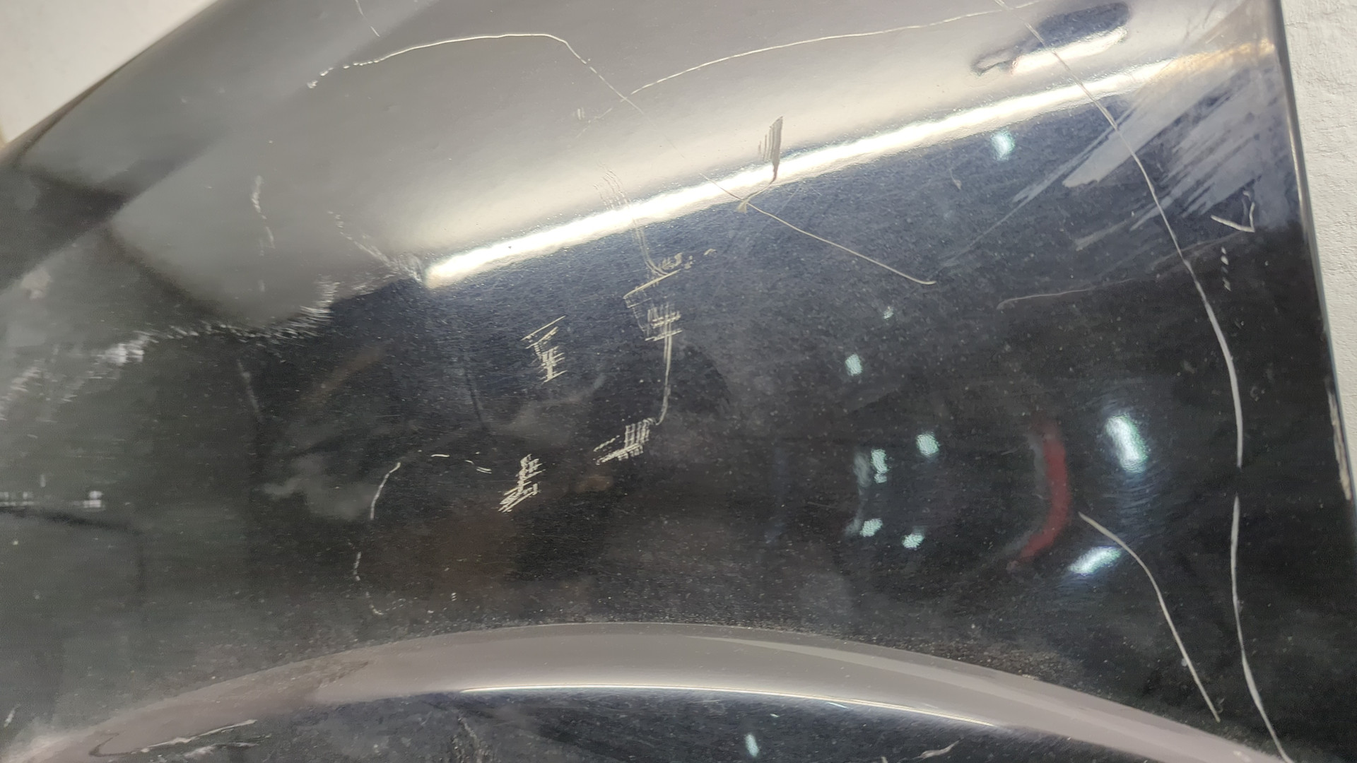 Крыло переднее правое