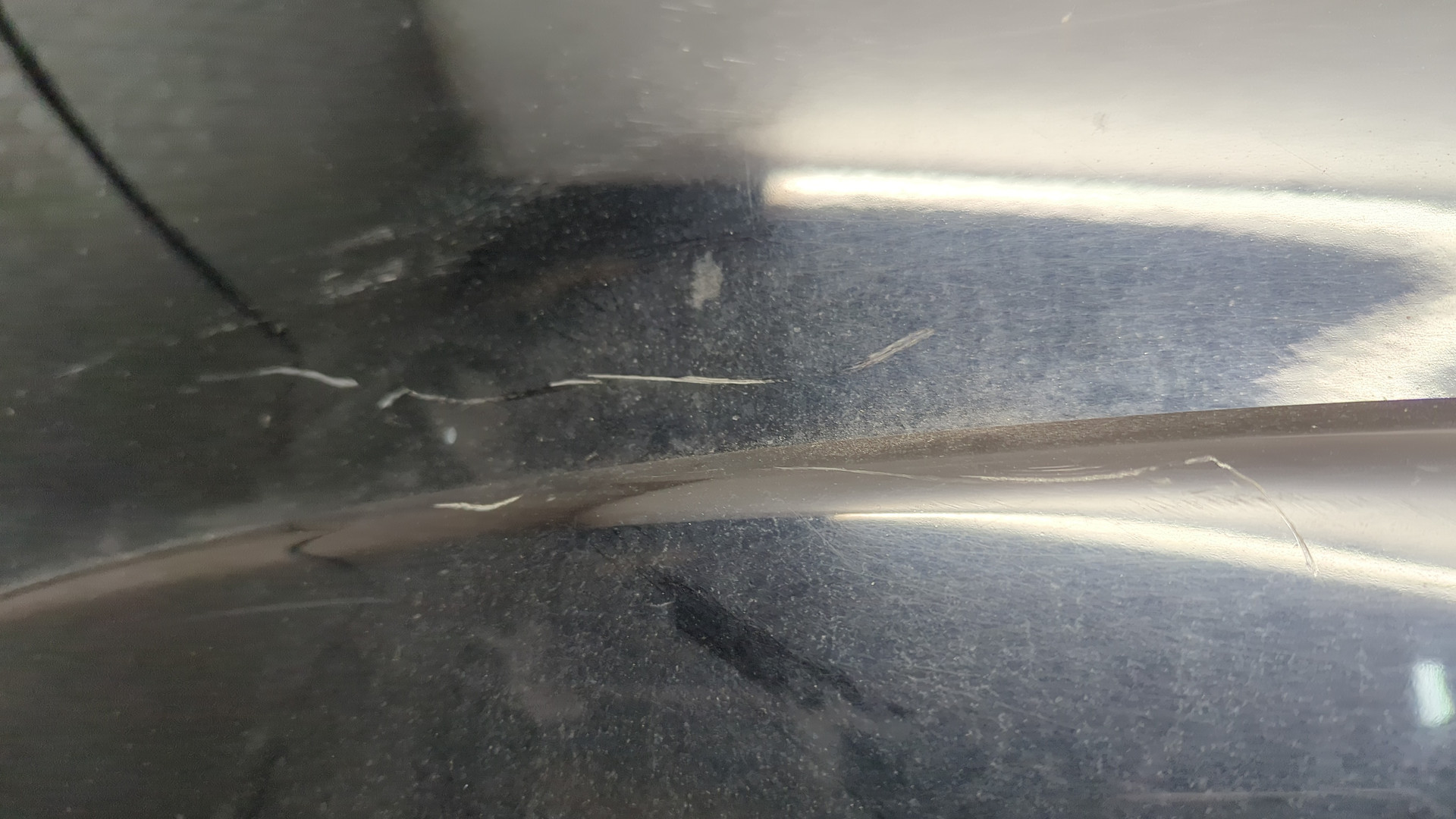 Крыло переднее правое