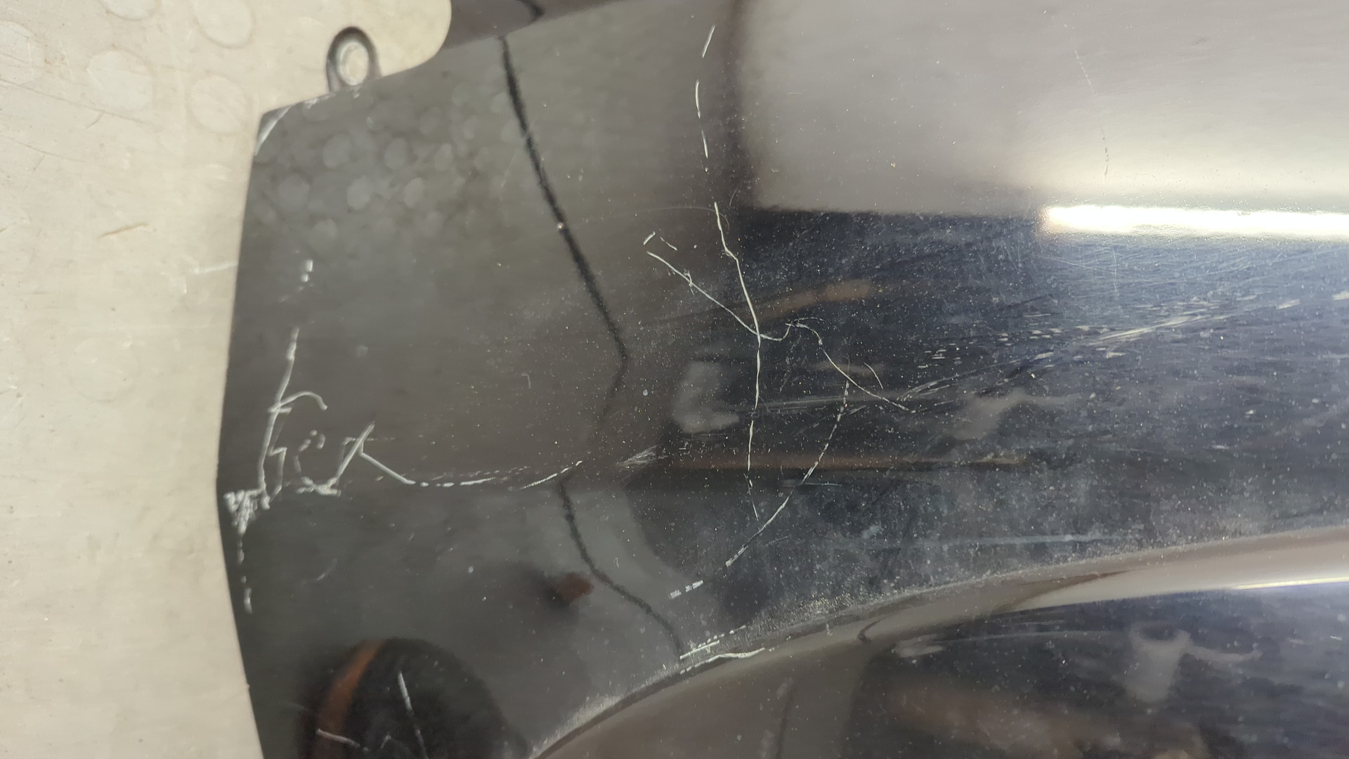 Крыло переднее правое