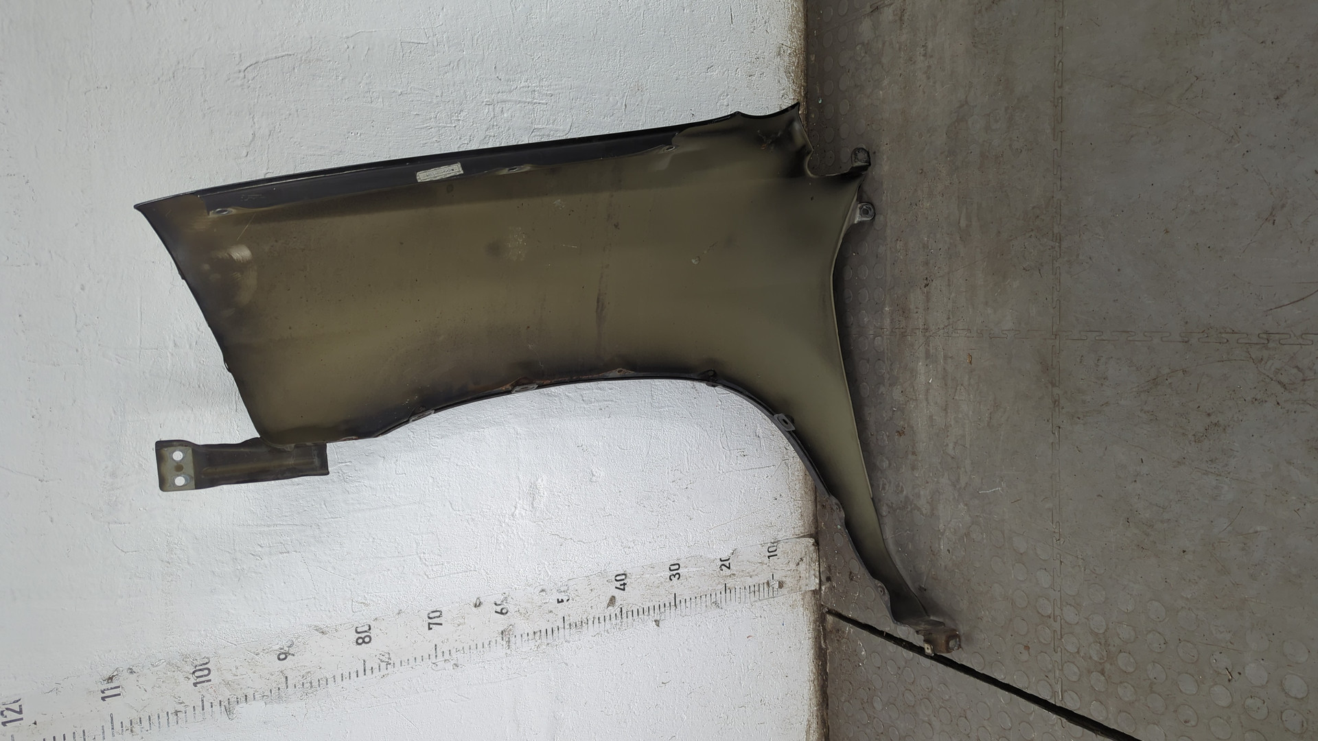 Крыло переднее правое