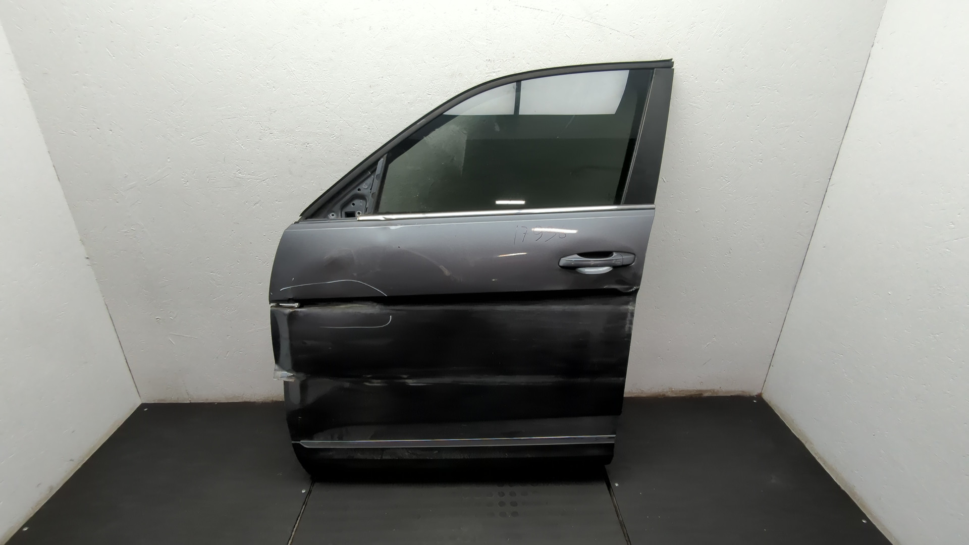 Дверь передняя левая