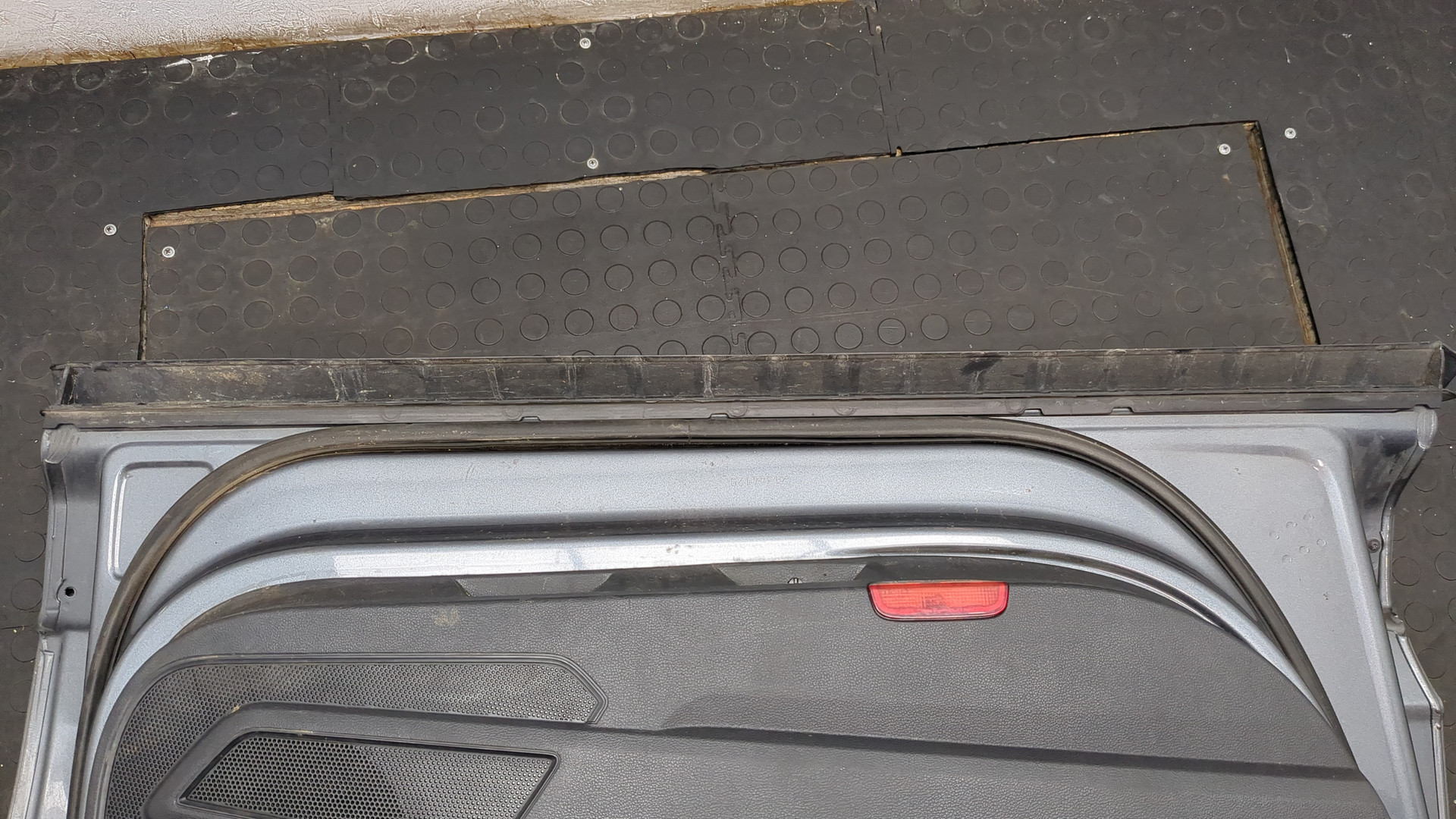 Дверь передняя левая