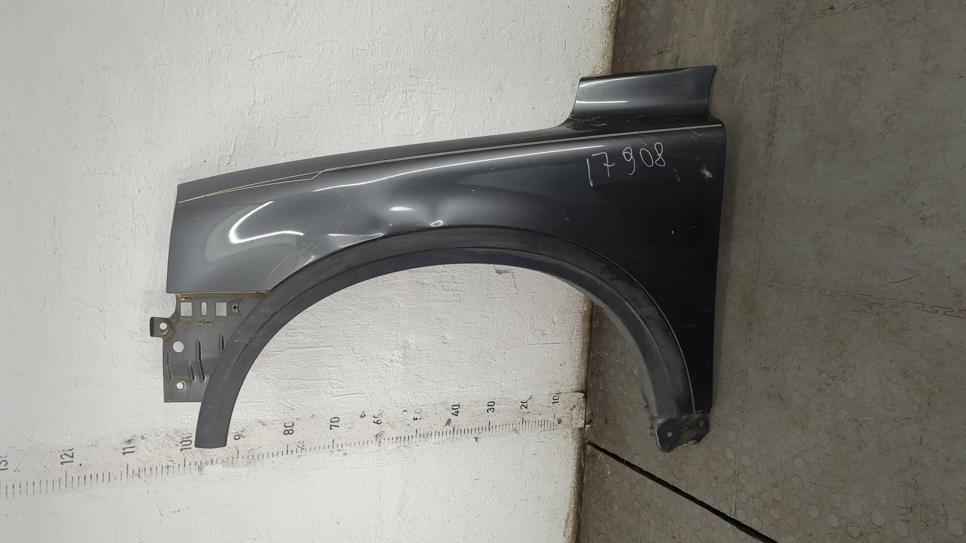 Крыло переднее левое