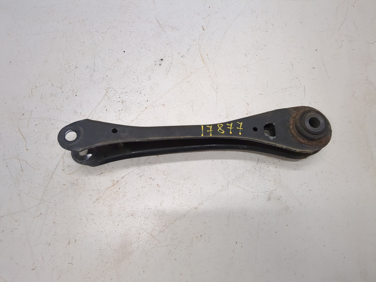 Рычаг задний левый