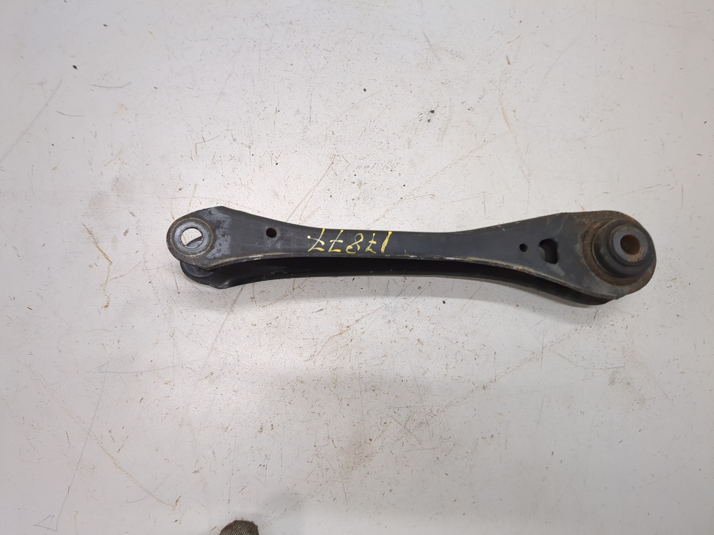 Рычаг задний левый
