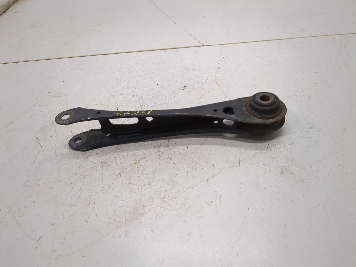 Рычаг задний левый