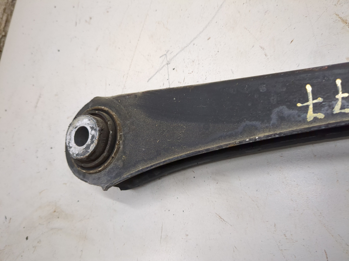 Рычаг задний левый