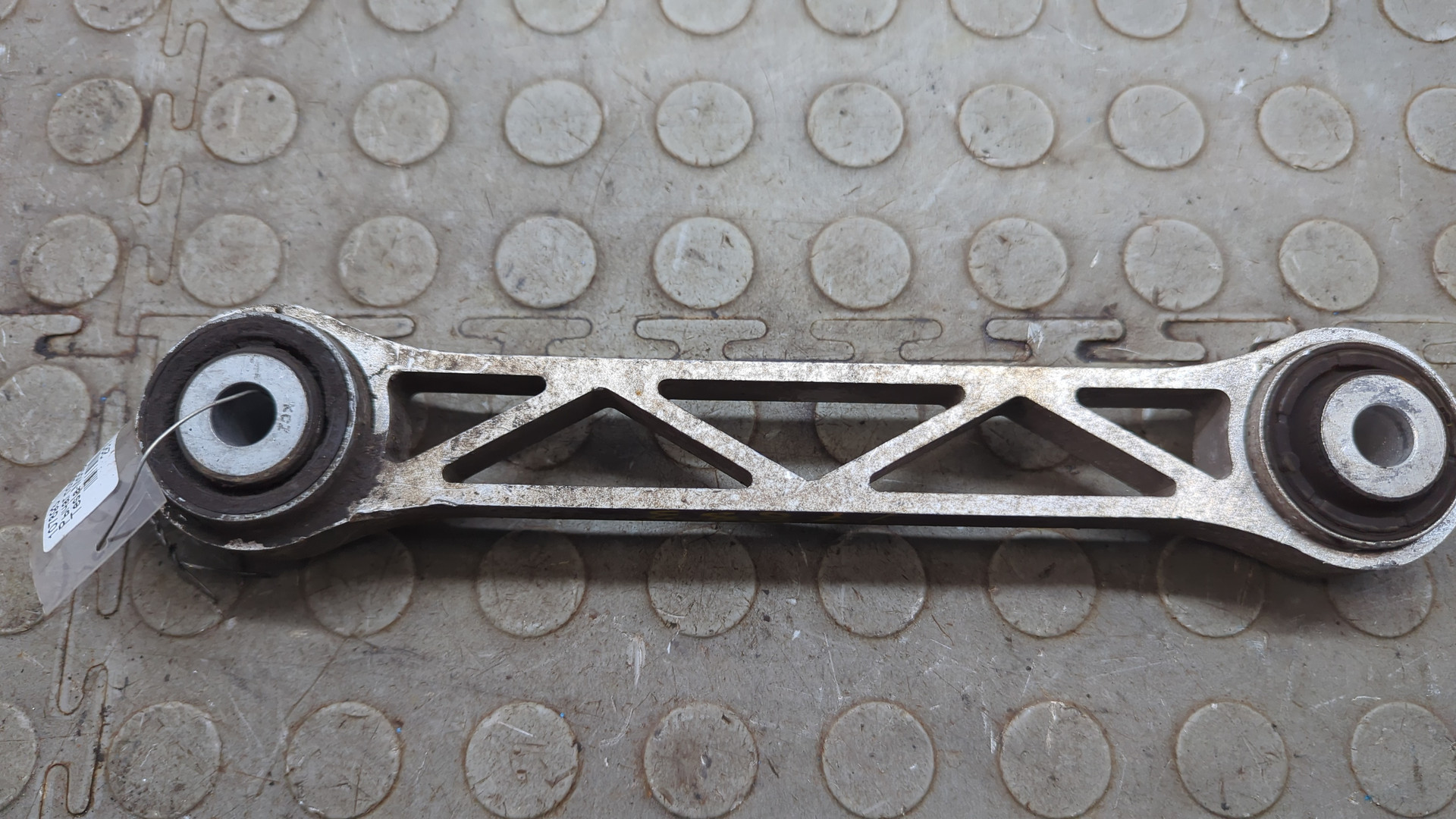 Рычаг задний