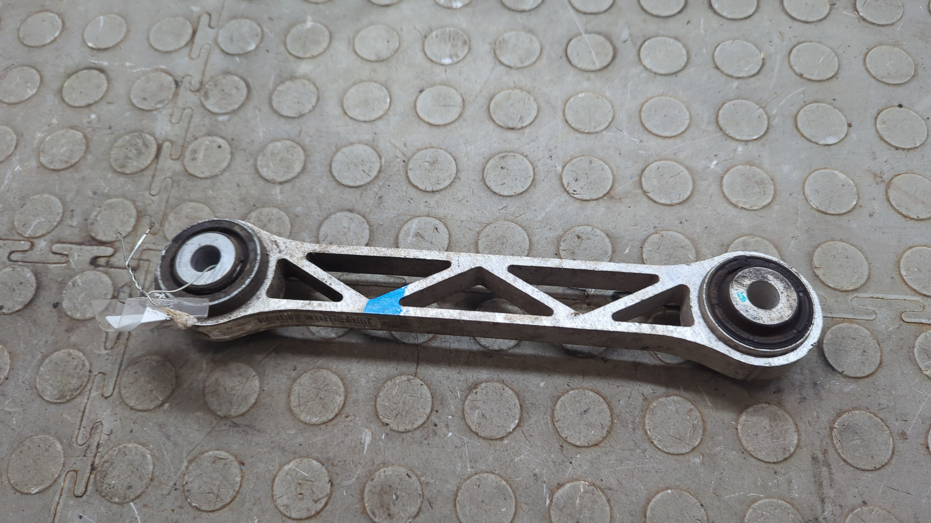 Рычаг задний