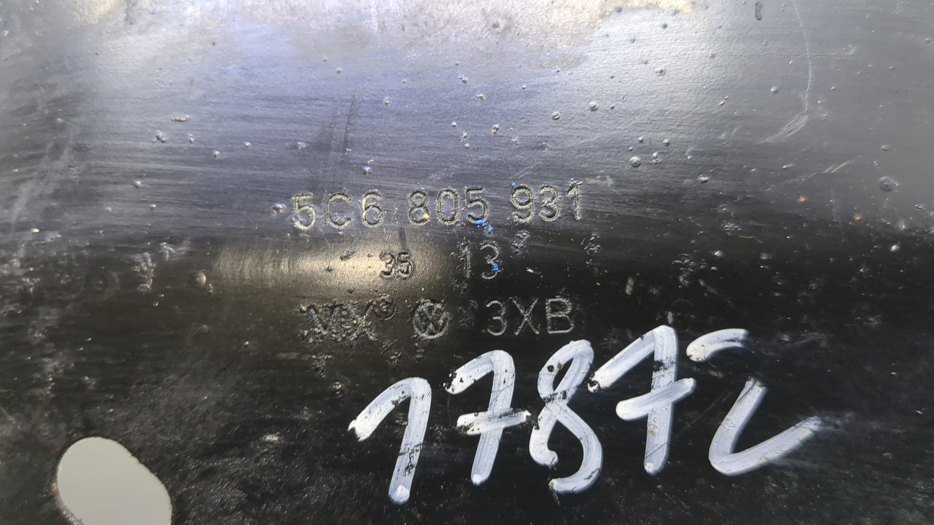 Кронштейн фар левый