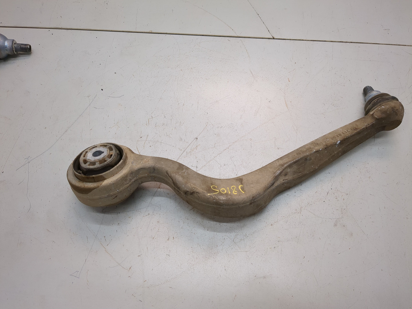 Рычаг передний правый