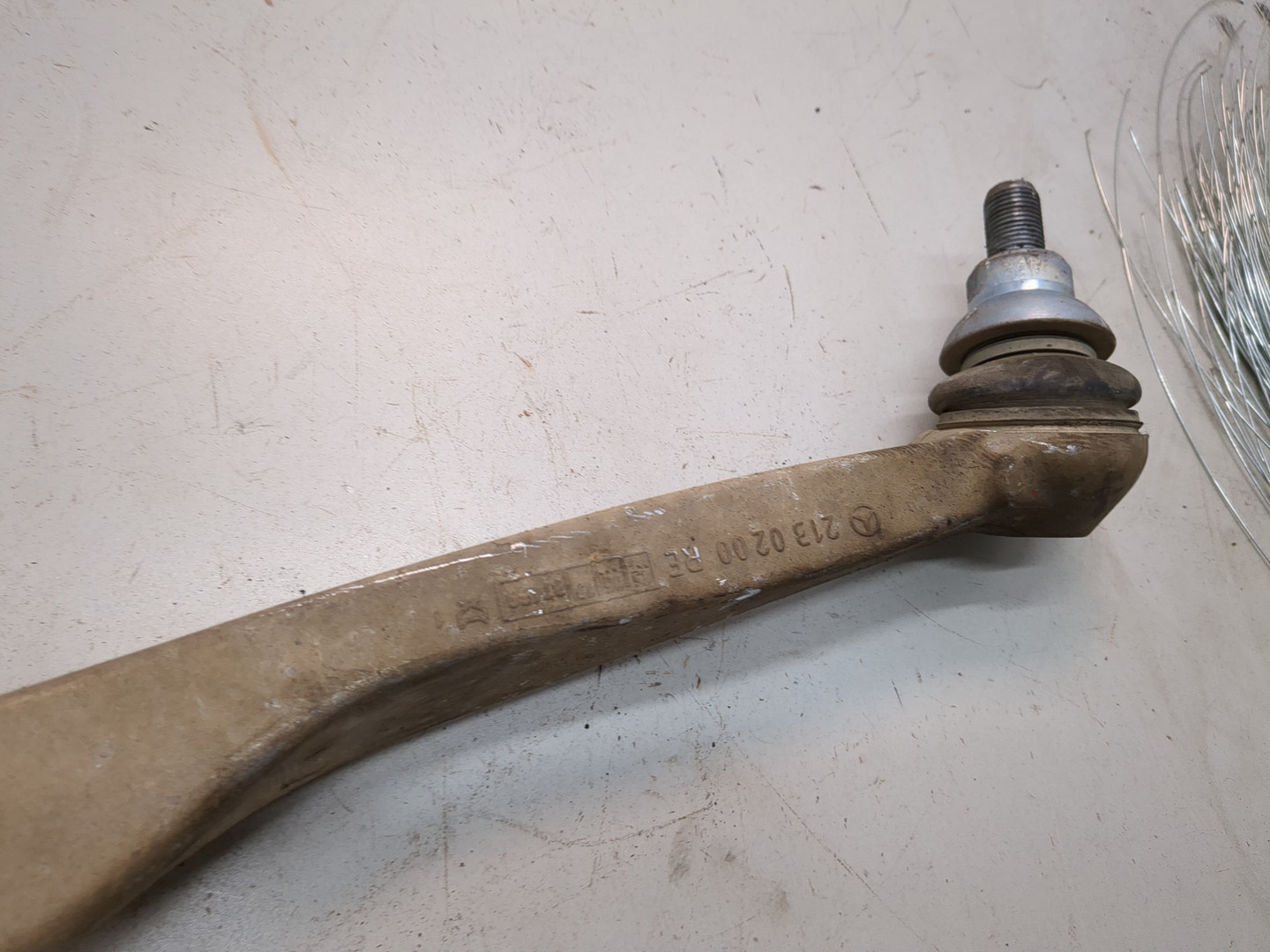 Рычаг передний правый