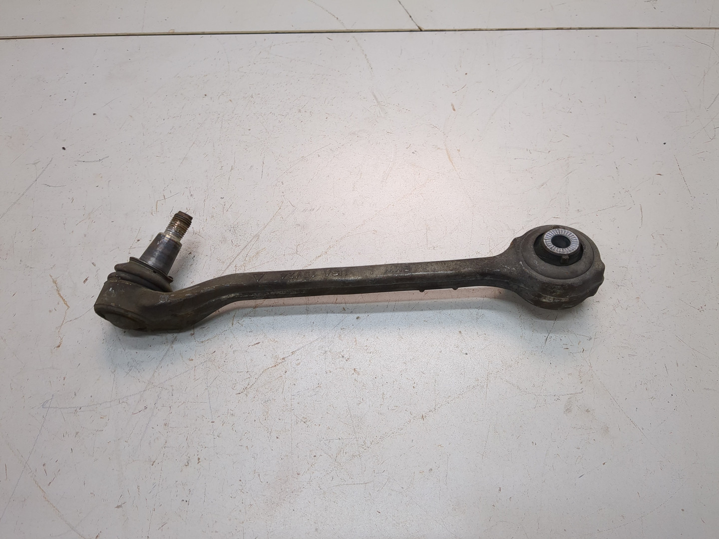 Рычаг передний левый