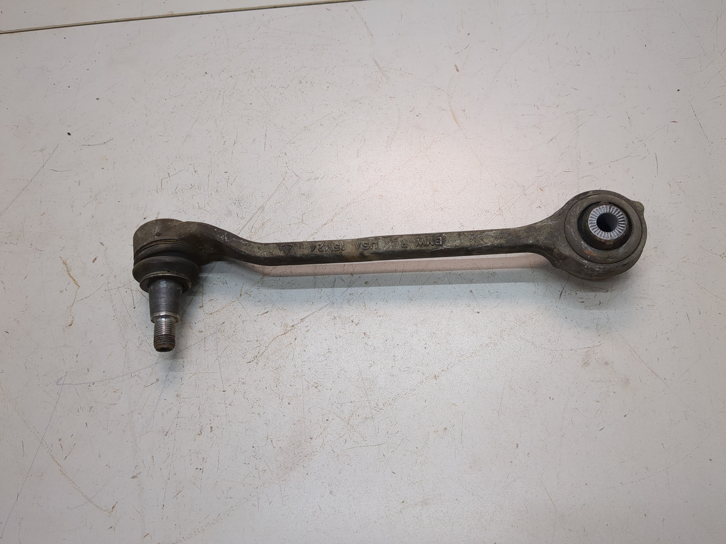 Рычаг передний правый