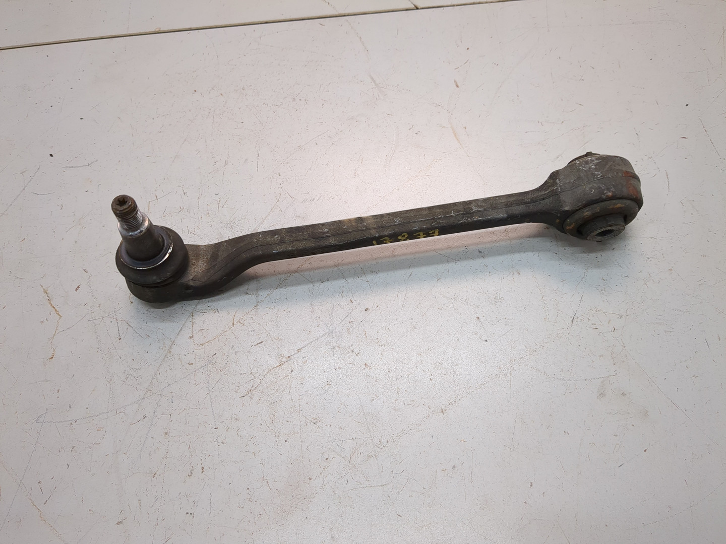 Рычаг передний правый