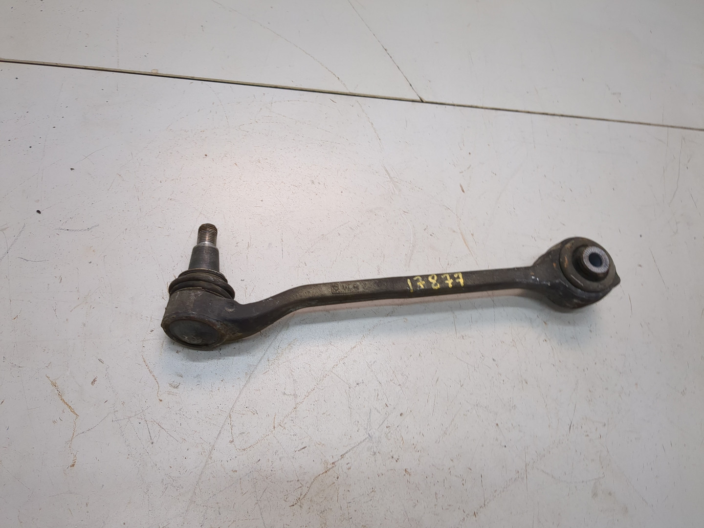 Рычаг передний правый