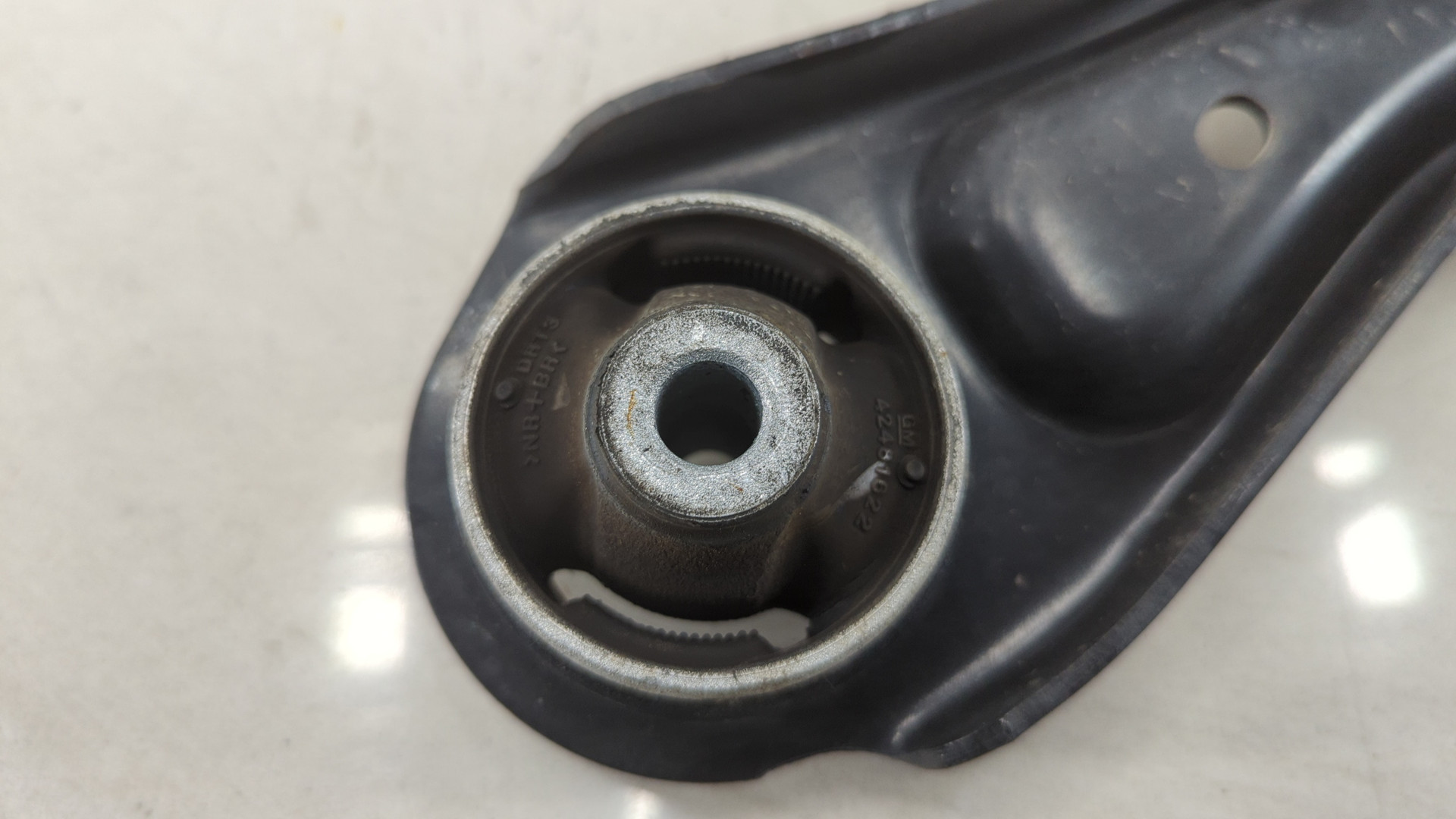 Рычаг передний правый